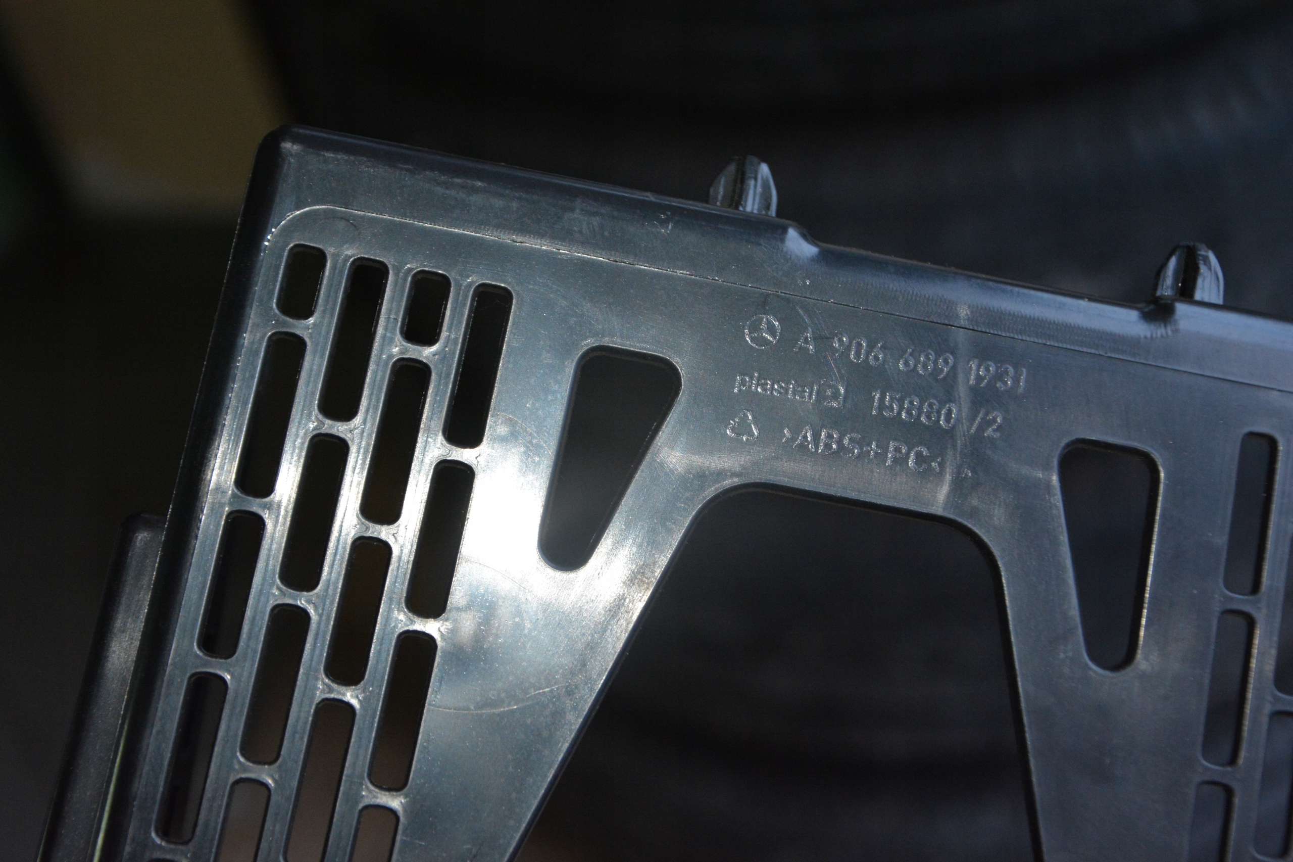 STELAŻ RADIA A9066891931 MERCEDES SPRINTER 906 Model A9066891931