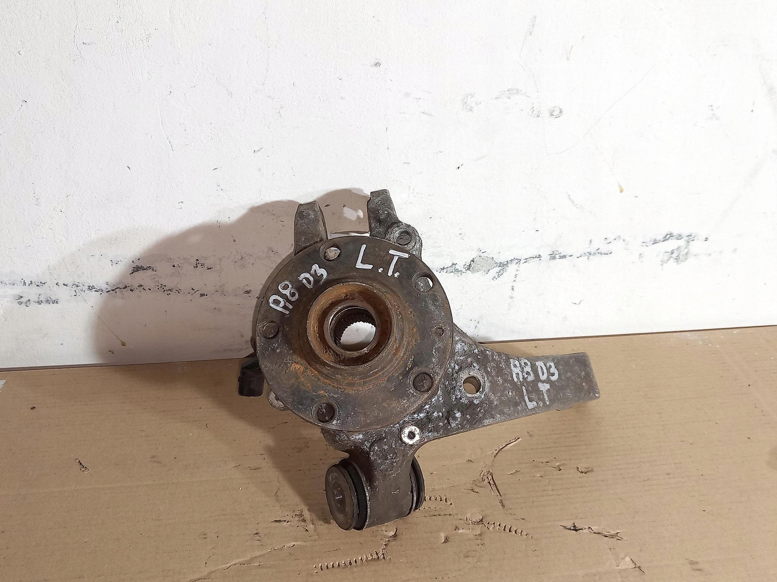 otoč čepu levý záď AUDI A8 D3 02-10