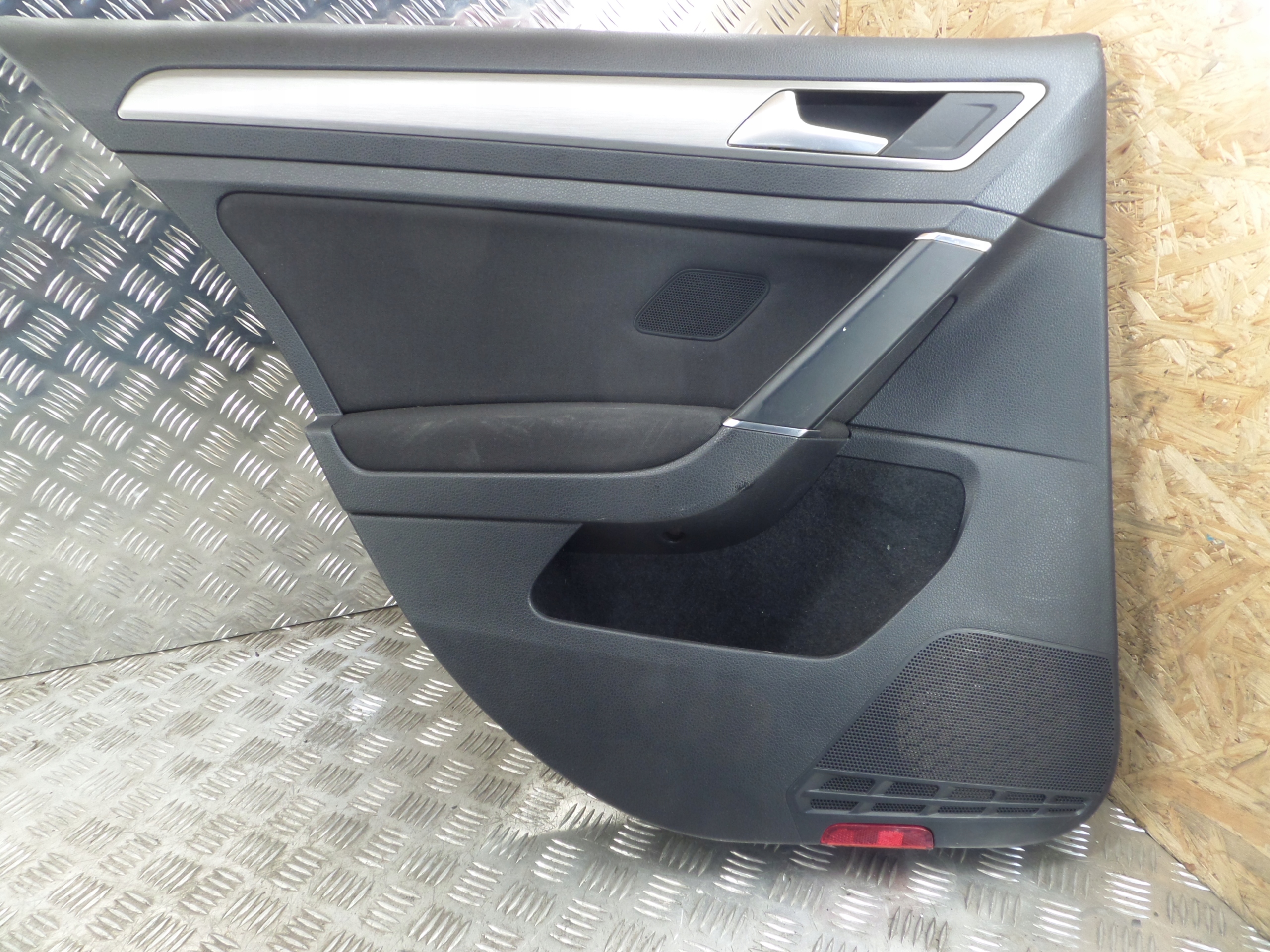 side door VW GOLF VII 7 left rear part 5G4868115D