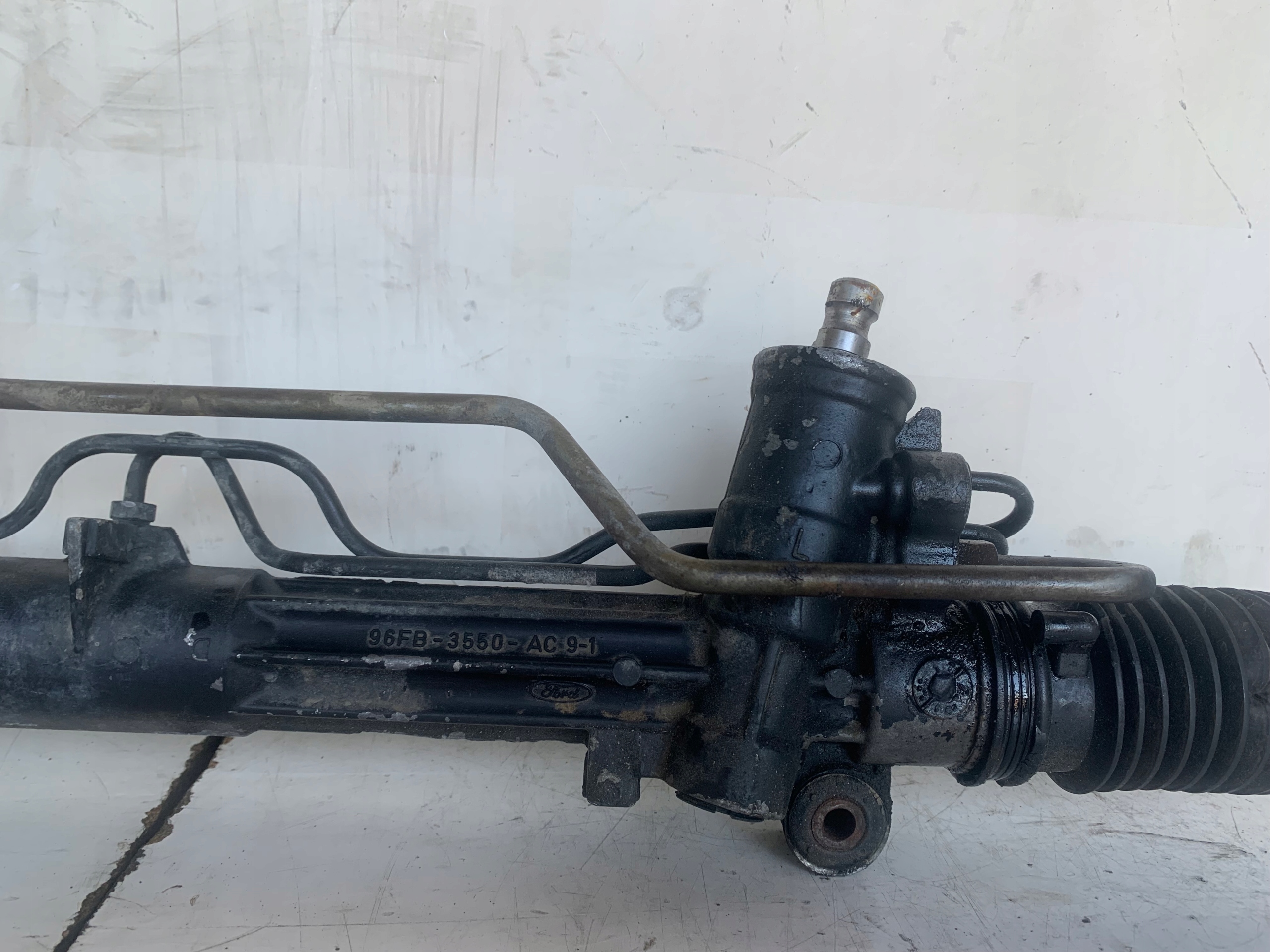 Boîter direction FORD 96FB3550AC FORD