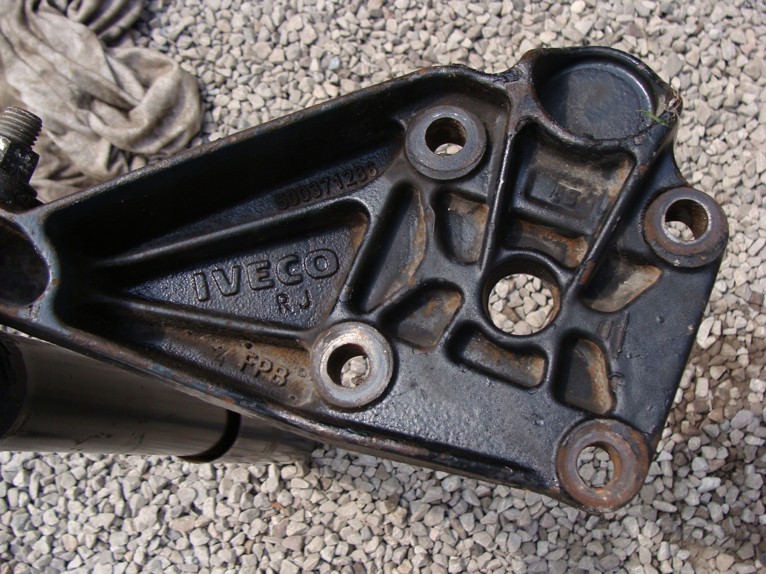 POLRESOR IVECO DAILY 500371286 MOCOWANIE AMORTYZAT Car type Cargo vans