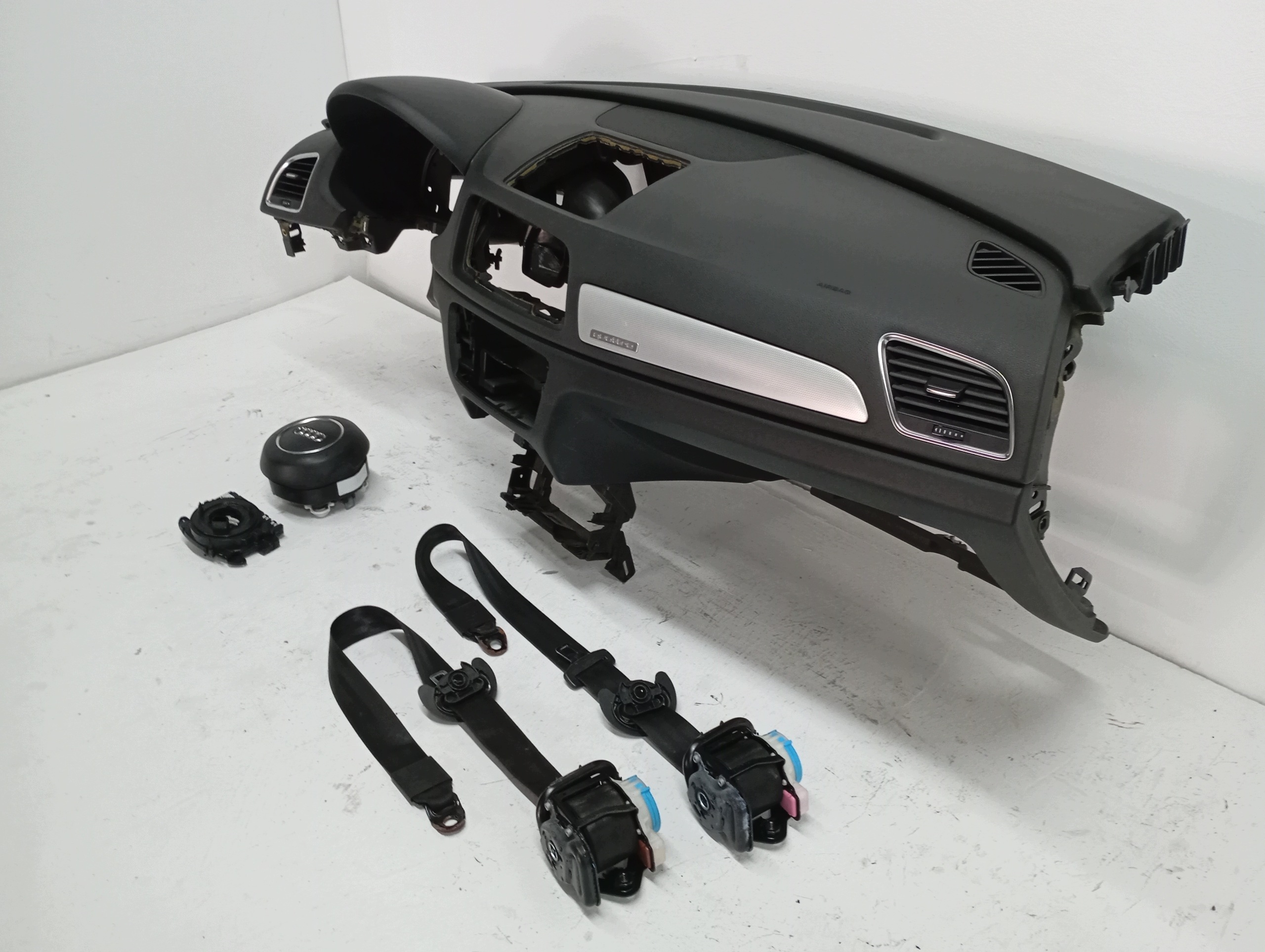 dashboard AUDI Q3 8U0