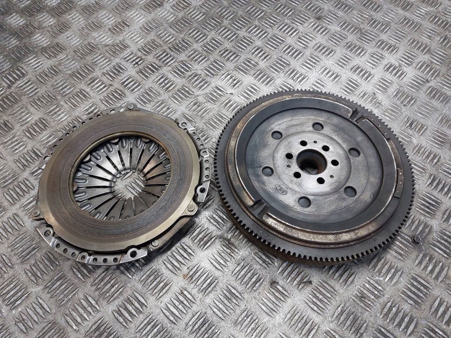 VOLANO USATO + di pressione AUDI A4 B6 1.6 8V 058105266H