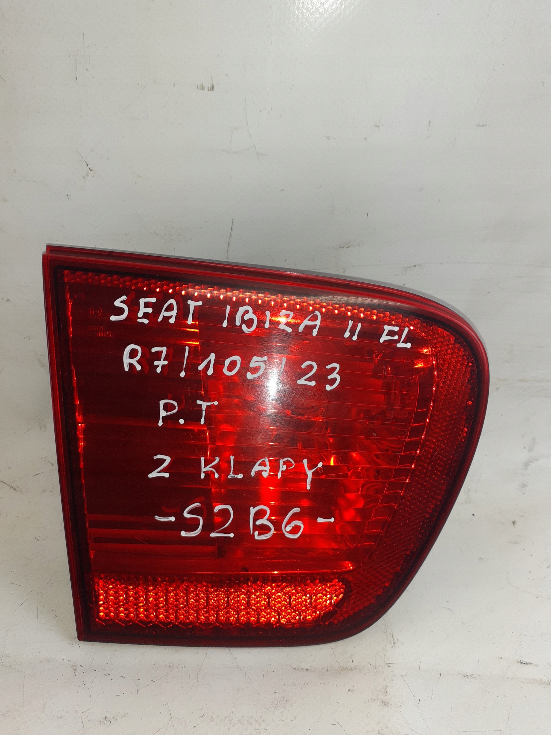 Seat Ibiza II FL light rear part left to the bonnet