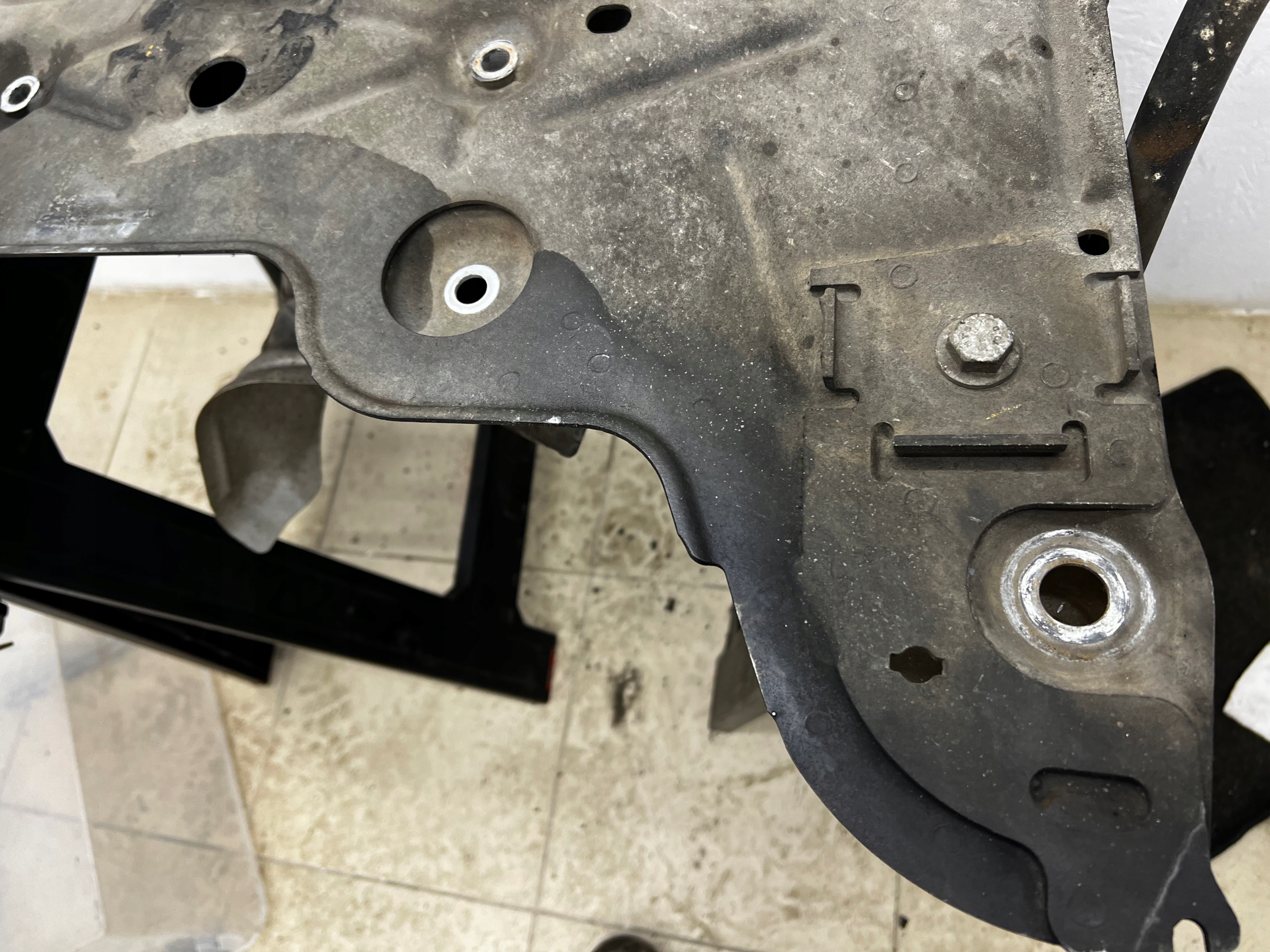 axle beam sider front 544015795R 93868598 - OPEL VIVARO B TRAFIC III