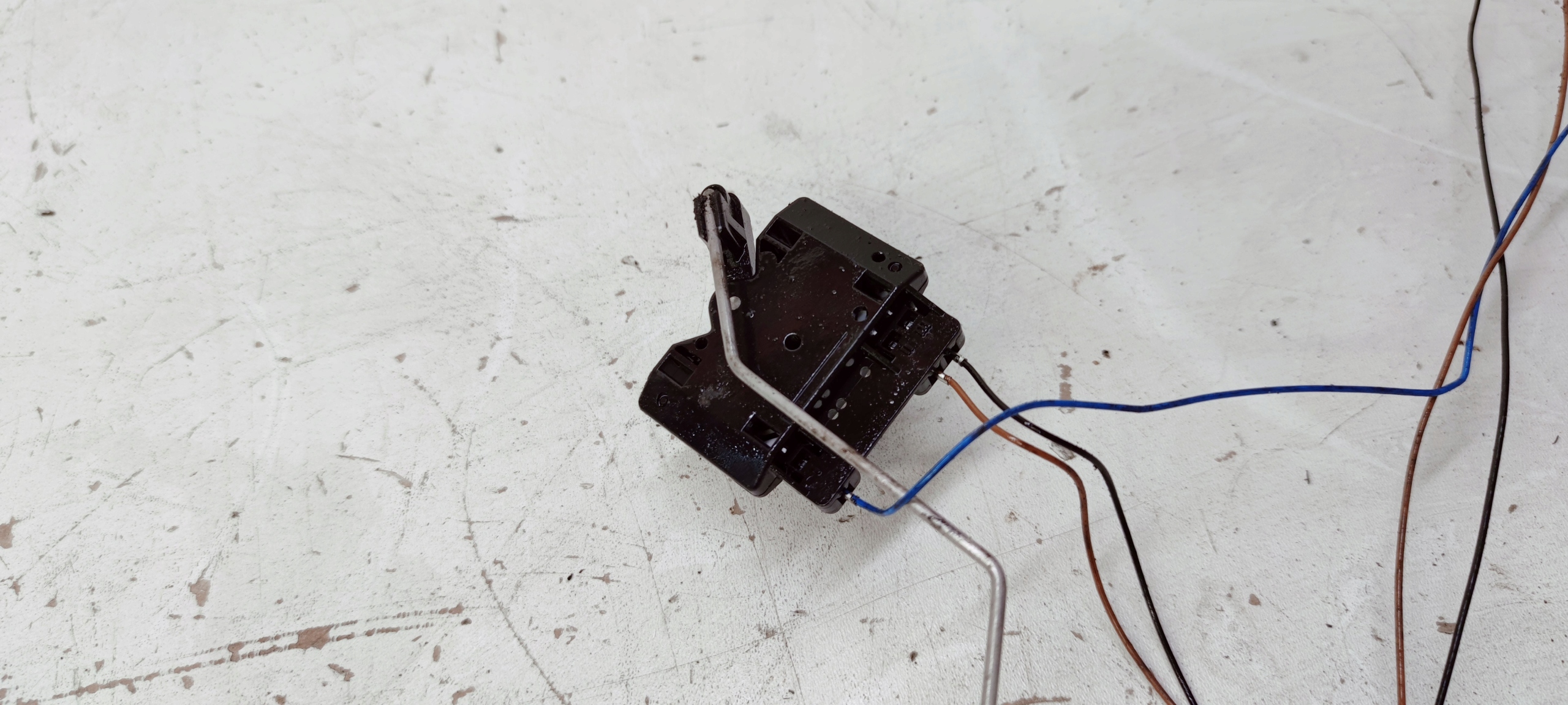 PLYWAK DES KRAFTSTOFFSBEHÄLTERS SENSOR AUDI A4 B9 A5 8W0201021CL