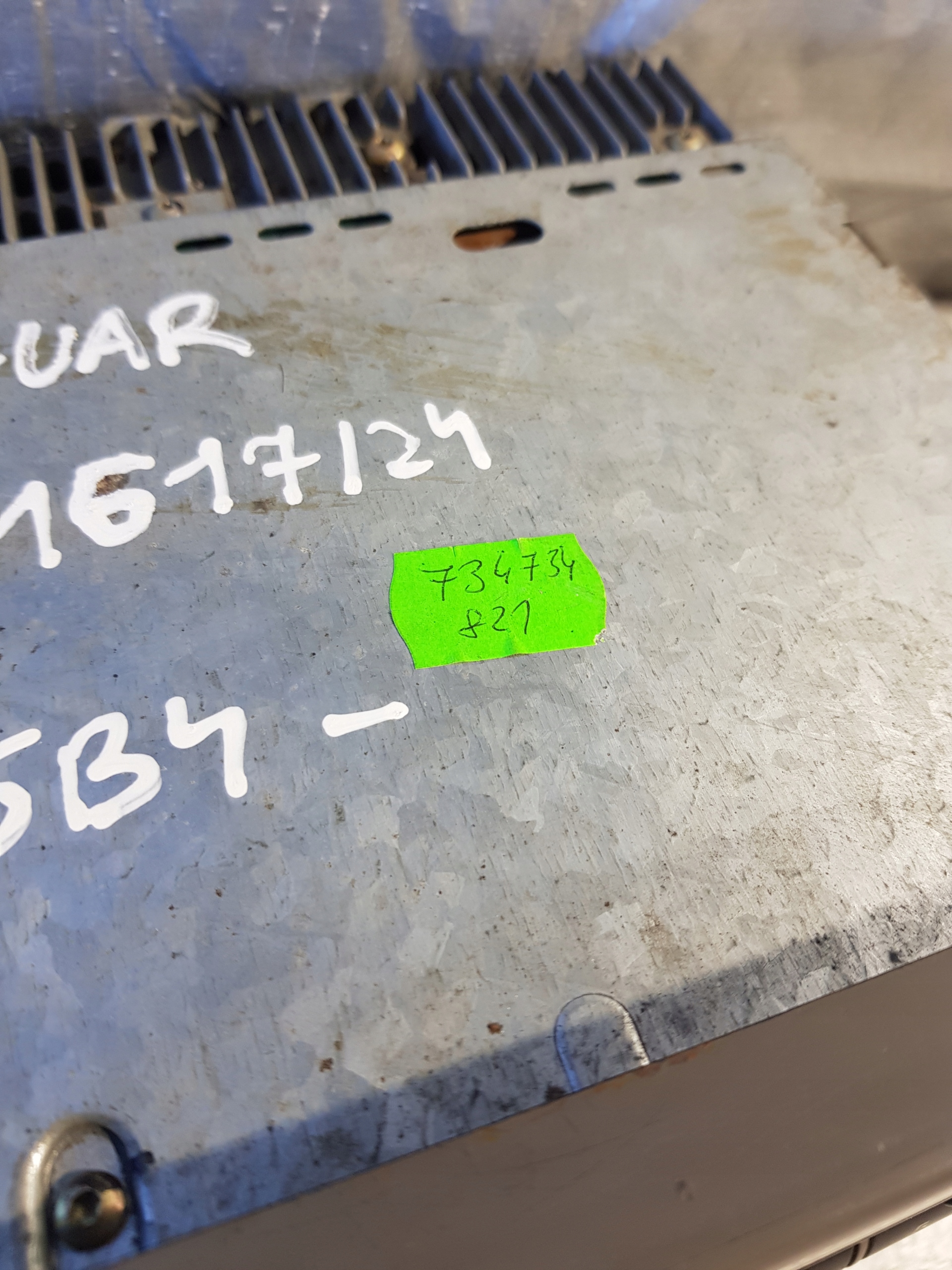 RADIO JAGUAR XR8F18K876AGAGN