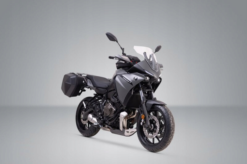 Sada Bočných Kufrov A Roštov Yamaha Tracer 7 (16-) Čierna 2X16,5 L