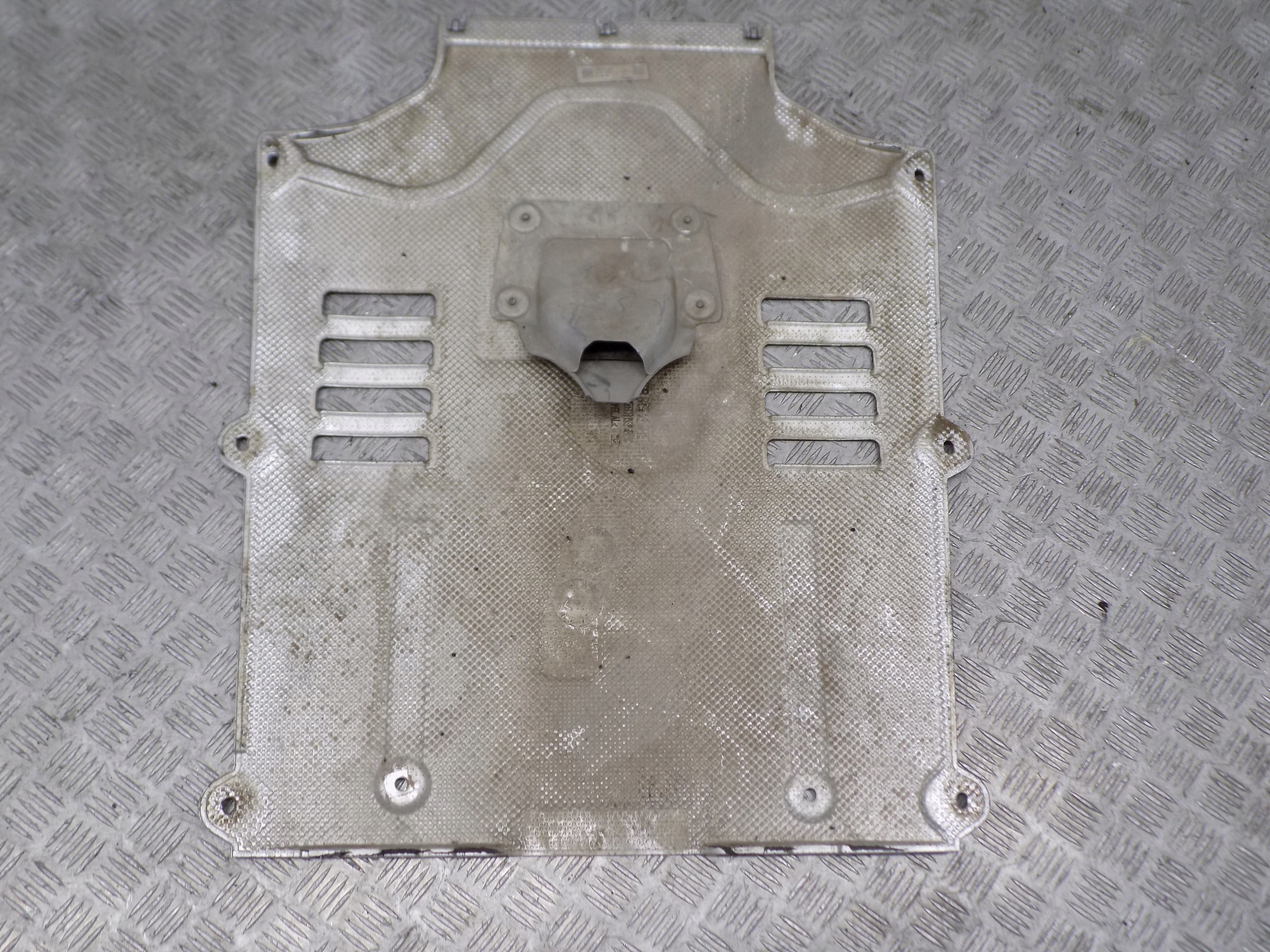 PORSCHE MACAN cover below gearbox 95B825209E