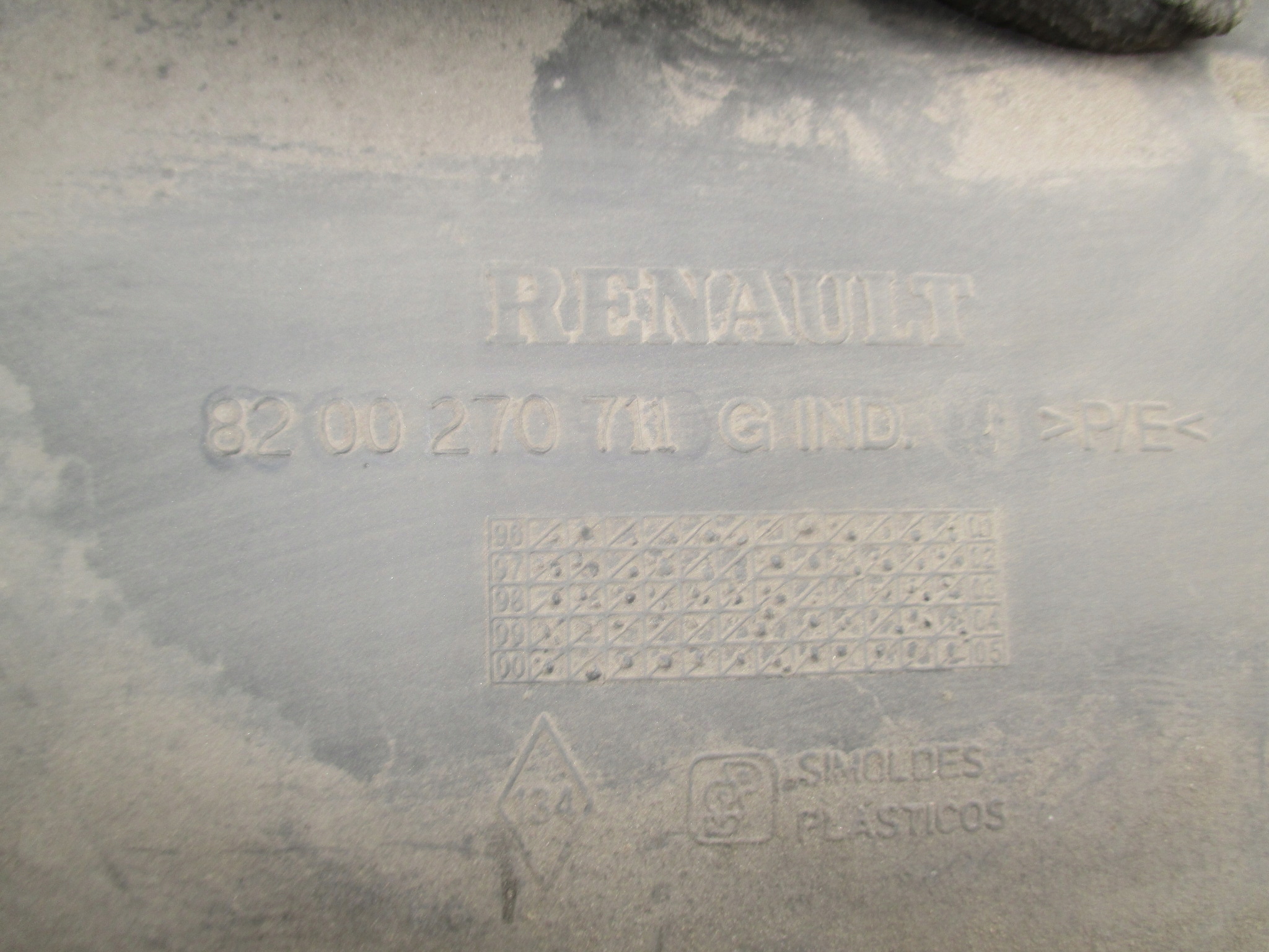 renault oe 8200270711 подкрылки