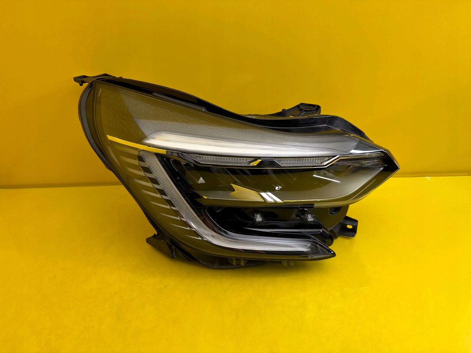 light right Renault Captur 2 II 2019- Full Led 260104525R