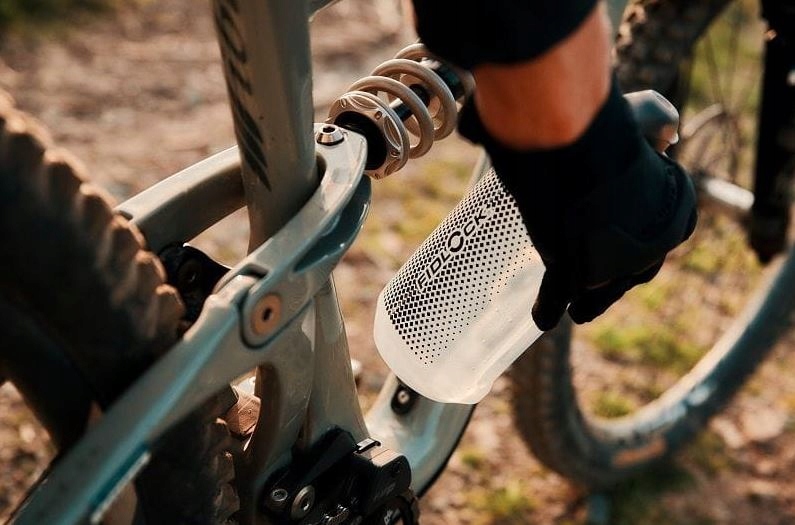 ZESTAW BIDON FIDLOCK 750 COMPACT BLACK + BAZA Kod producenta 09676(CLR)