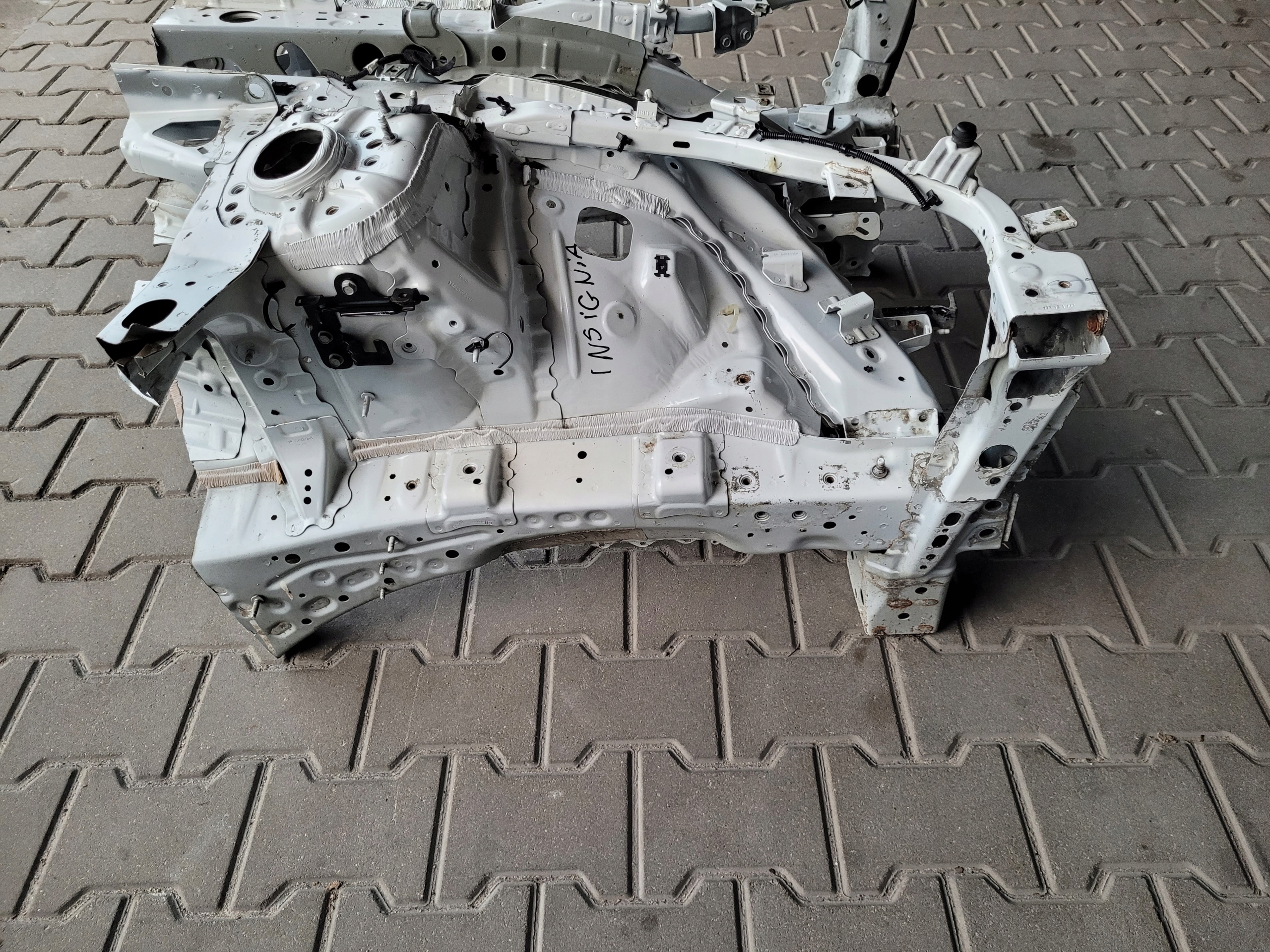 quarter front right right OKULAR quarter front OPEL INSIGNIA B Z40R