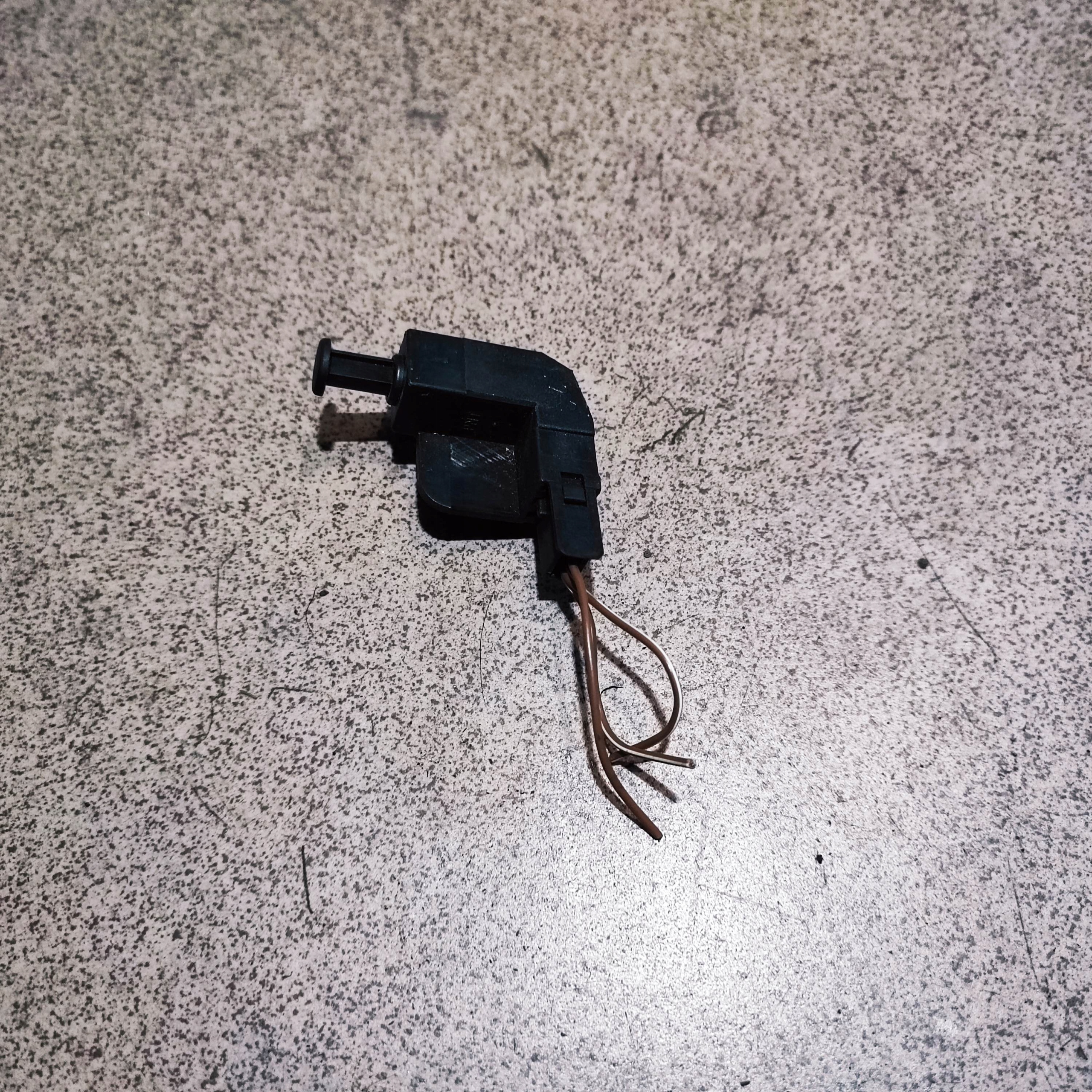 CZUJNIK HAMULCA RĘCZNEGO PASSAT B5 AUDI A4 B5 A6 C5