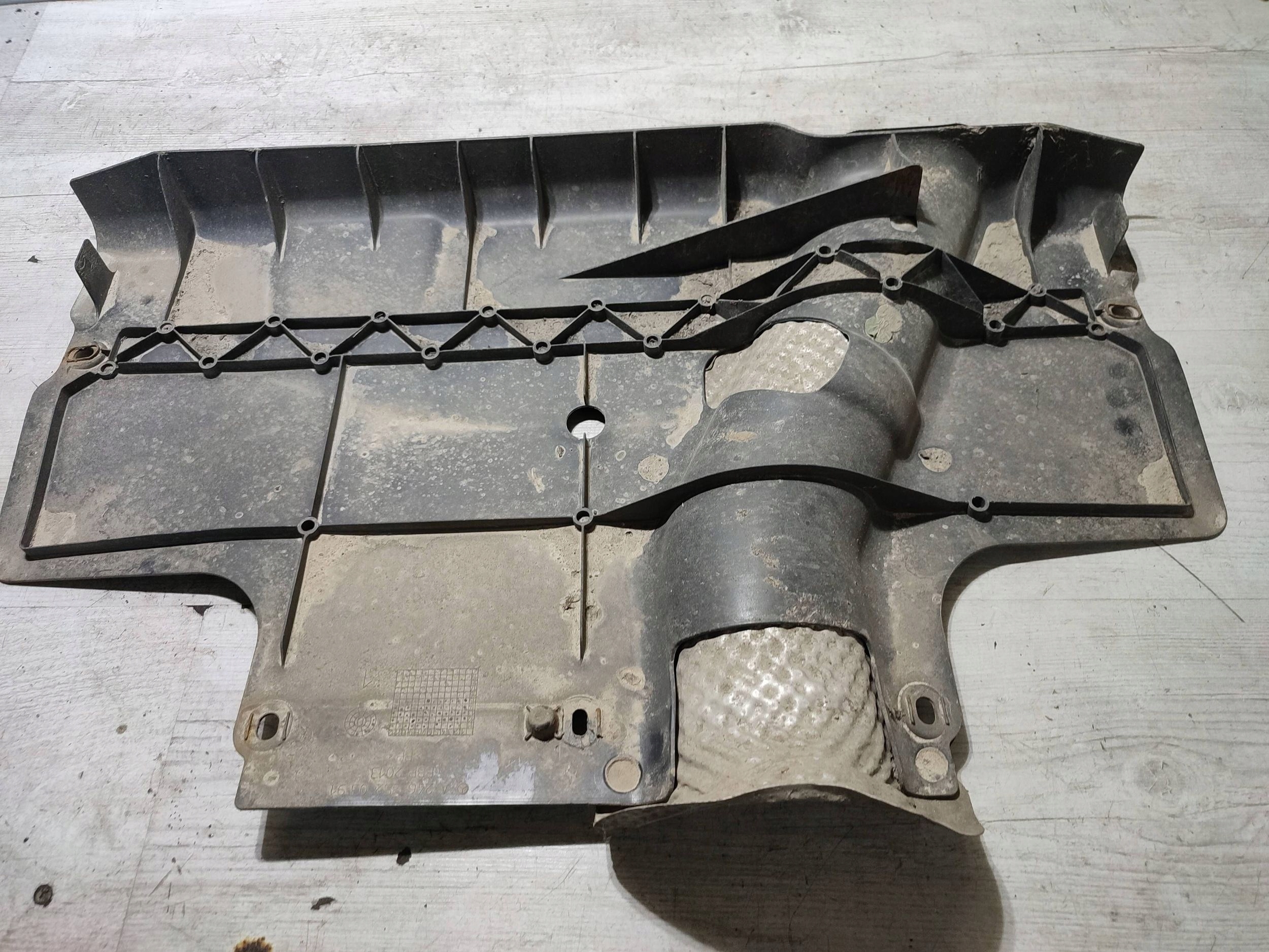 Mercedes-Benz GLA W156 2015 cover central chassis
