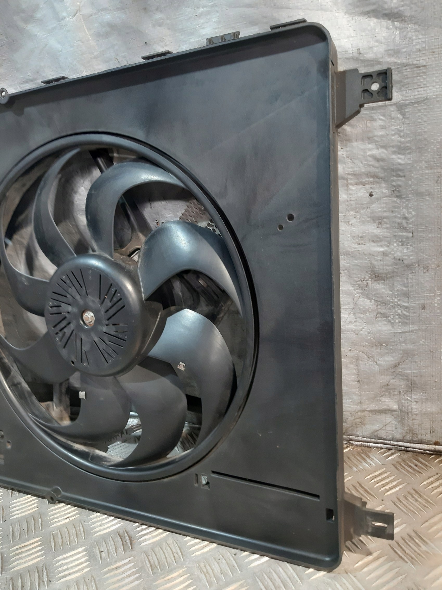 ventilátor chladiče Ford Mondeo MK4 2.0B 6G91-8C607-PE