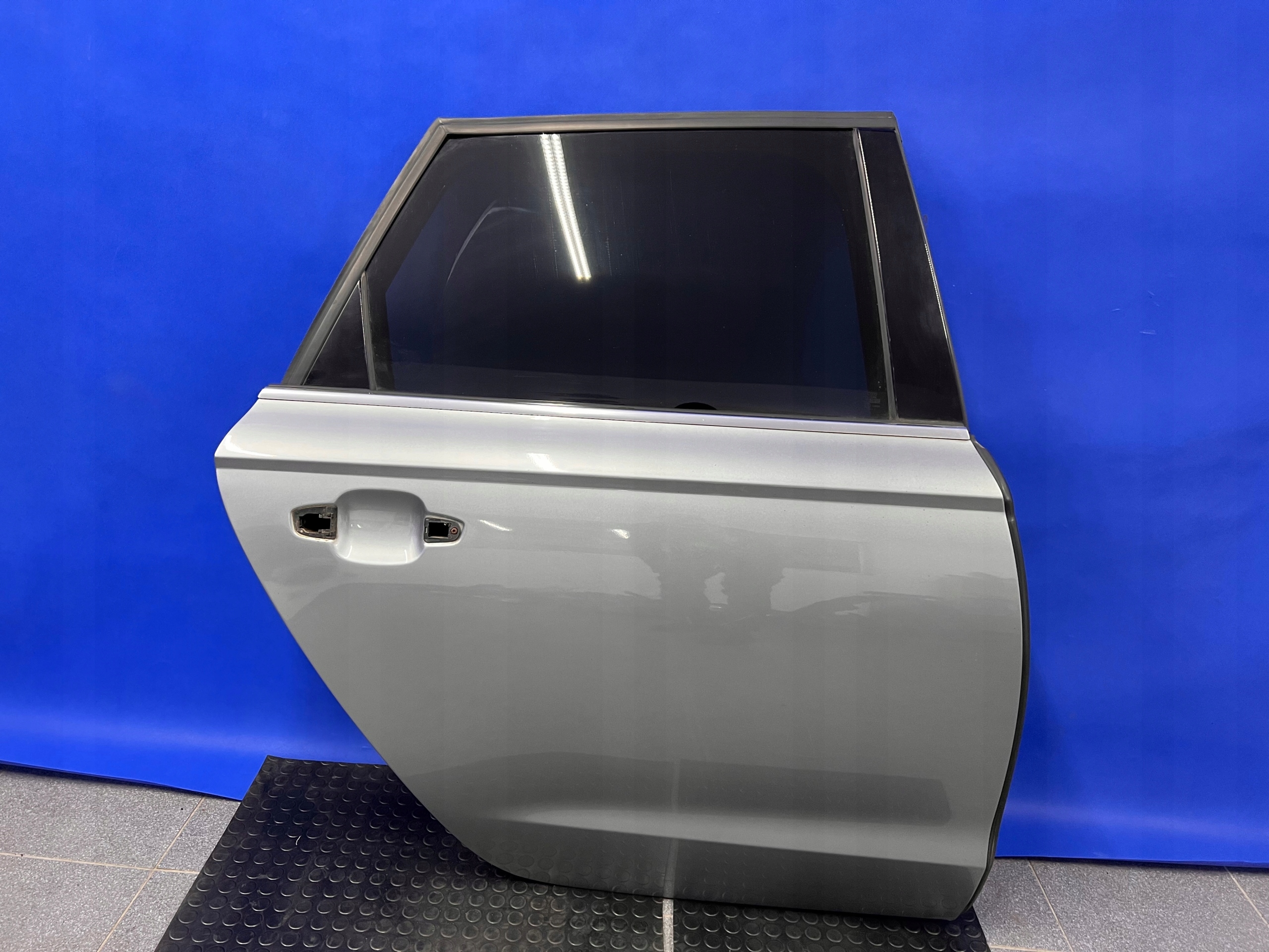 AUDI A6 C7 KOMBI DRZWI PRAWY TYŁ LY7G 46