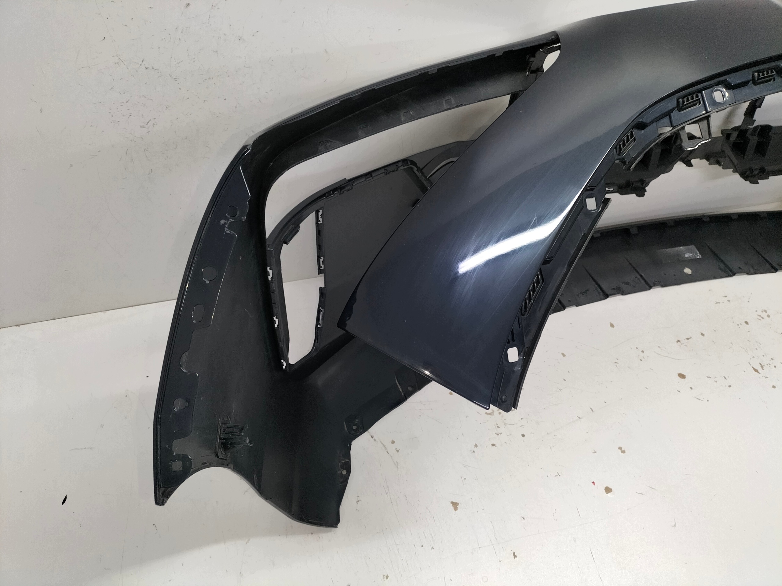 front bumper front BMW 7 I7 G70 22- m-packet wersja below side PDC
