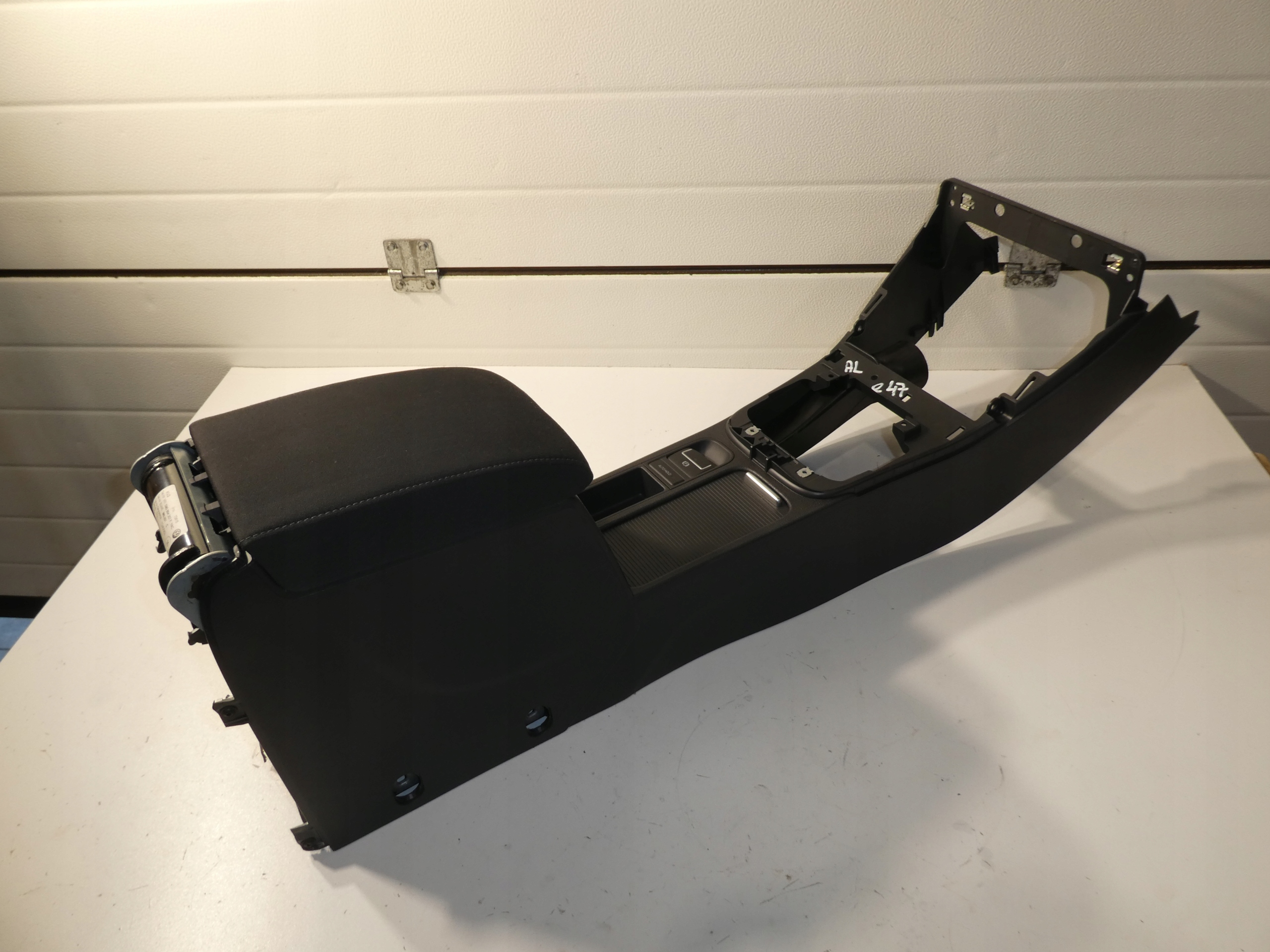 TUNEL armrest VW TIGUAN plus 5N0864251B