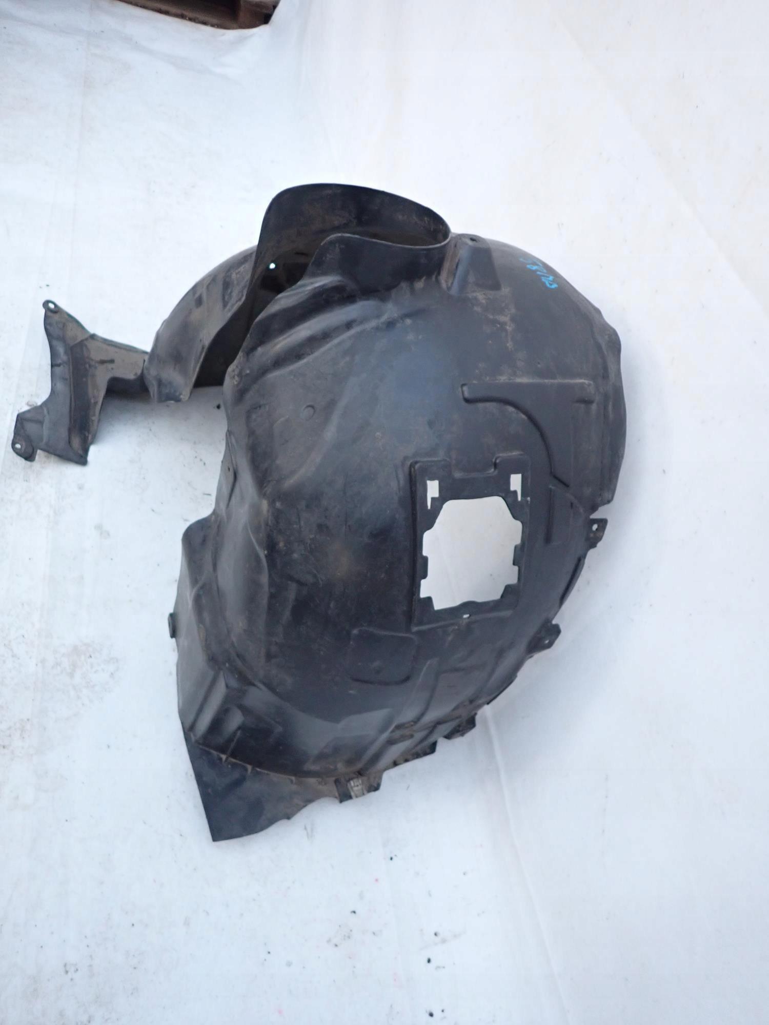 MERCEDES GLA and 1 X156 13-19 mudguard front front left