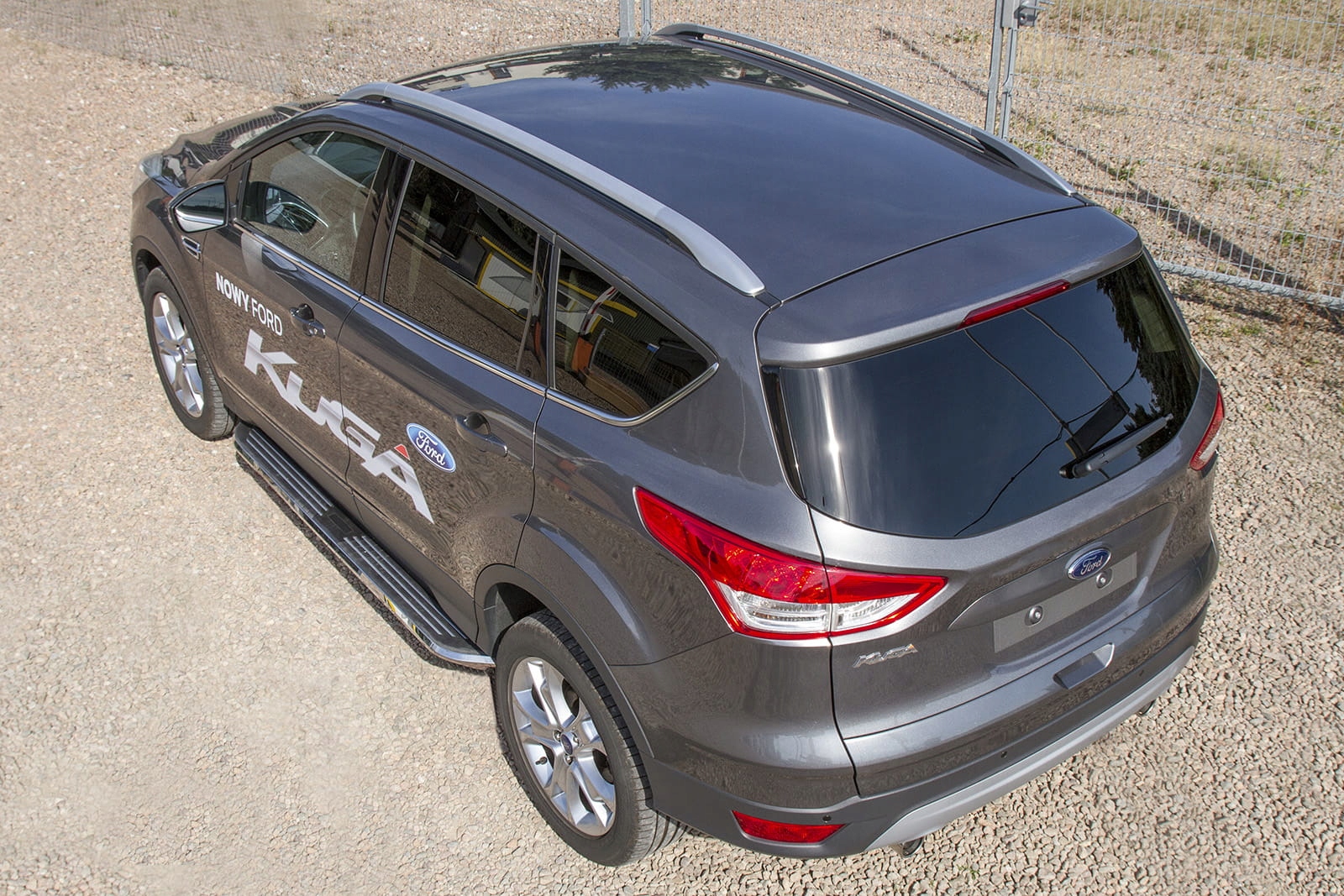 STOPNIE BOCZNE PROGI LISTWY FORD KUGA MK2 II 2013-2019 Waga produktu z opakowaniem jednostkowym 10 kg