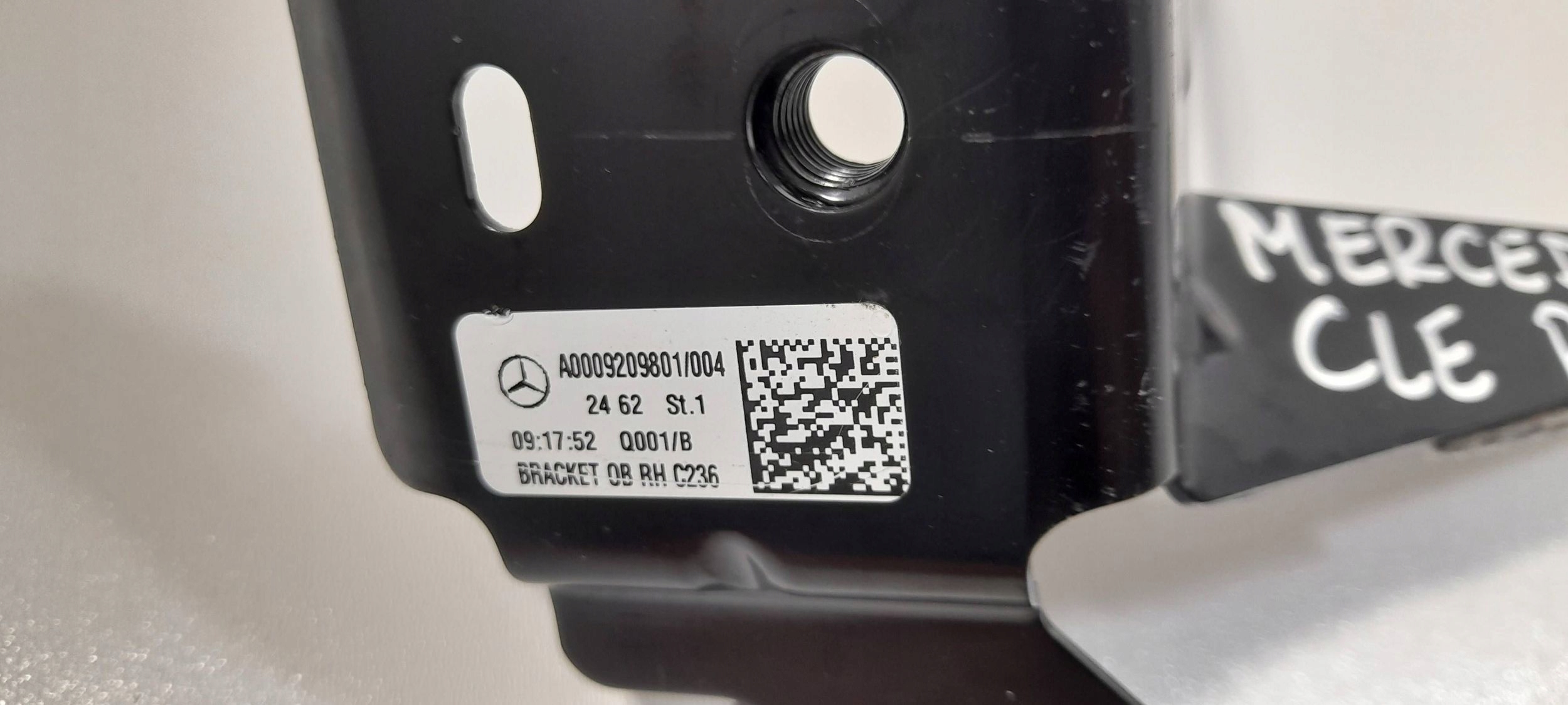 Mercedes-Benz CLE C236 console right A0009209801 (T323)