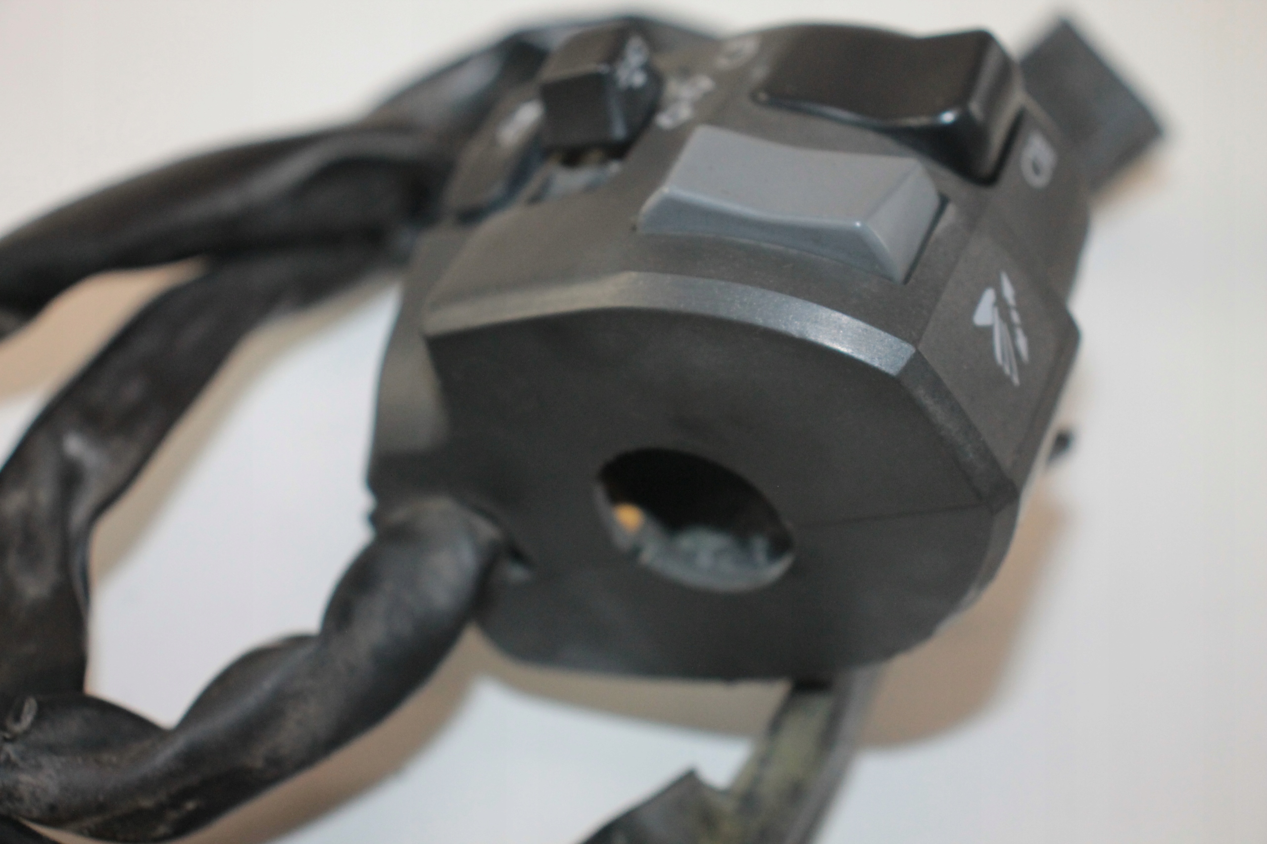 YAMAHA FJR 1300 06-12 PRZEŁĄCZNIK LEWY