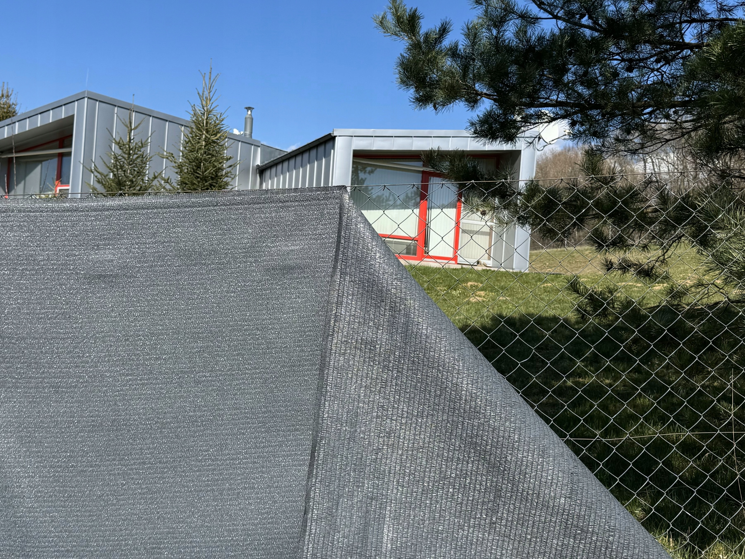 Stínící tkanina SuperPloteS stínivost 100%, tmavě. šedá role,1,6x20m