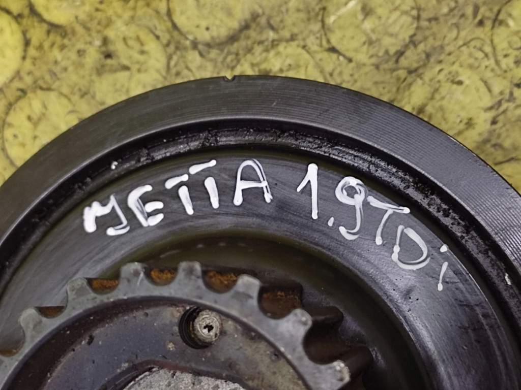 VW JETTA V 1.9 TDI pulley 03G105243