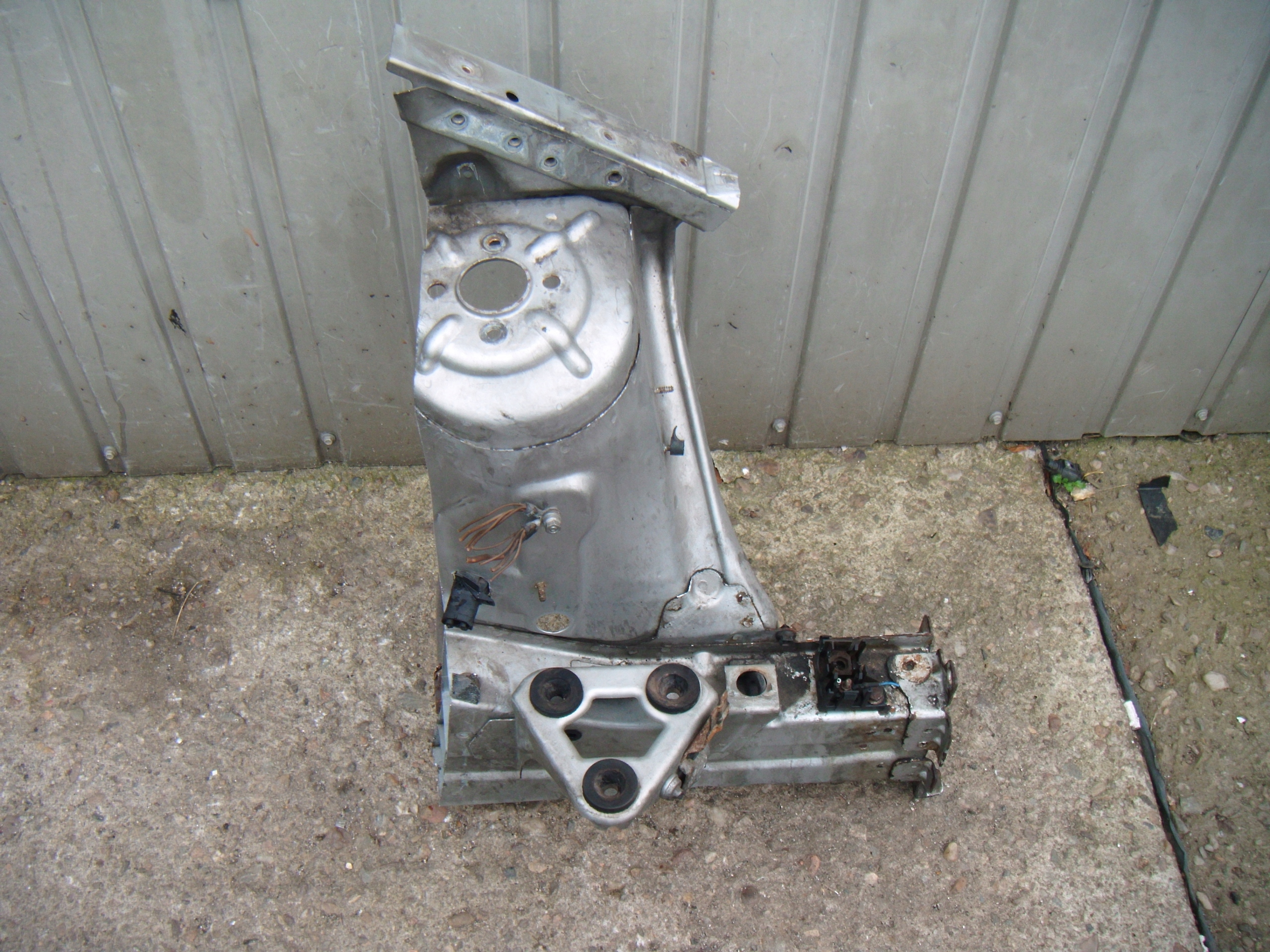 MERCEDES A W168 97-04 PODŁUŻNICA RAMA FARTUCH ĆWIARTKA - LEWA PRZEDNIA