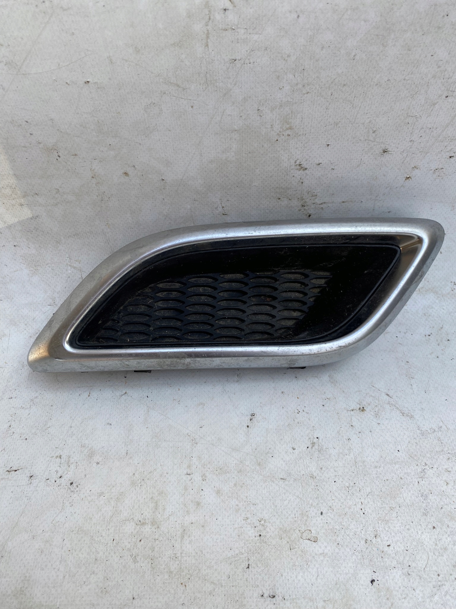 KIA PROCEED III GT 18- grille grid of a bumper left rear part