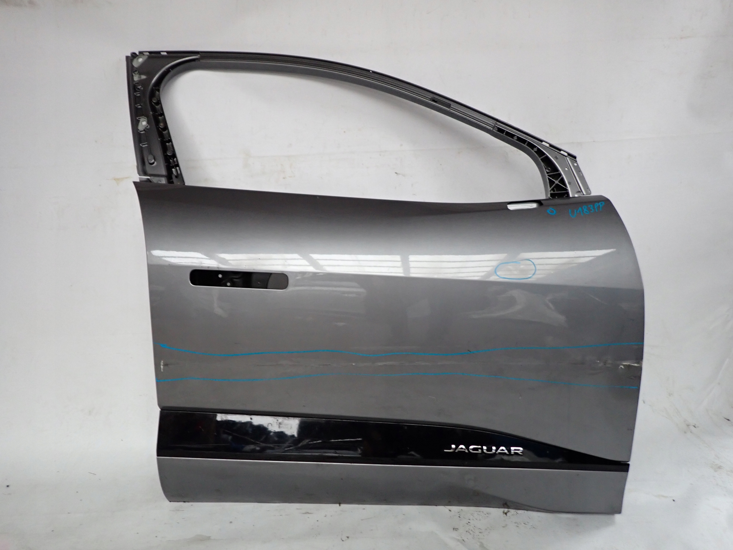 JAGUAR a PACE dveře pravé předek přední lišta