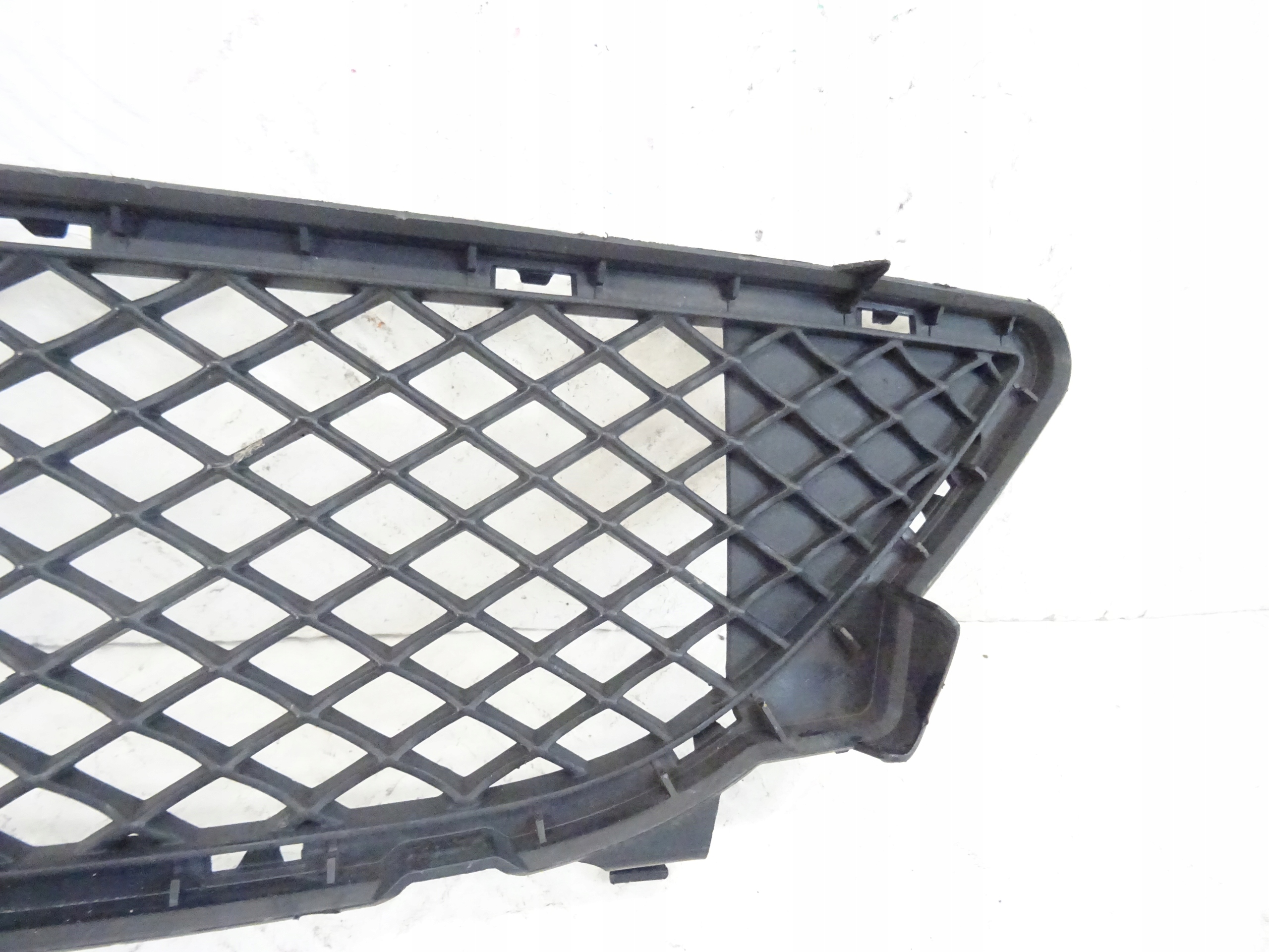 grid of a bumper front front central MERCEDES B-KLASA W246 A2468851122