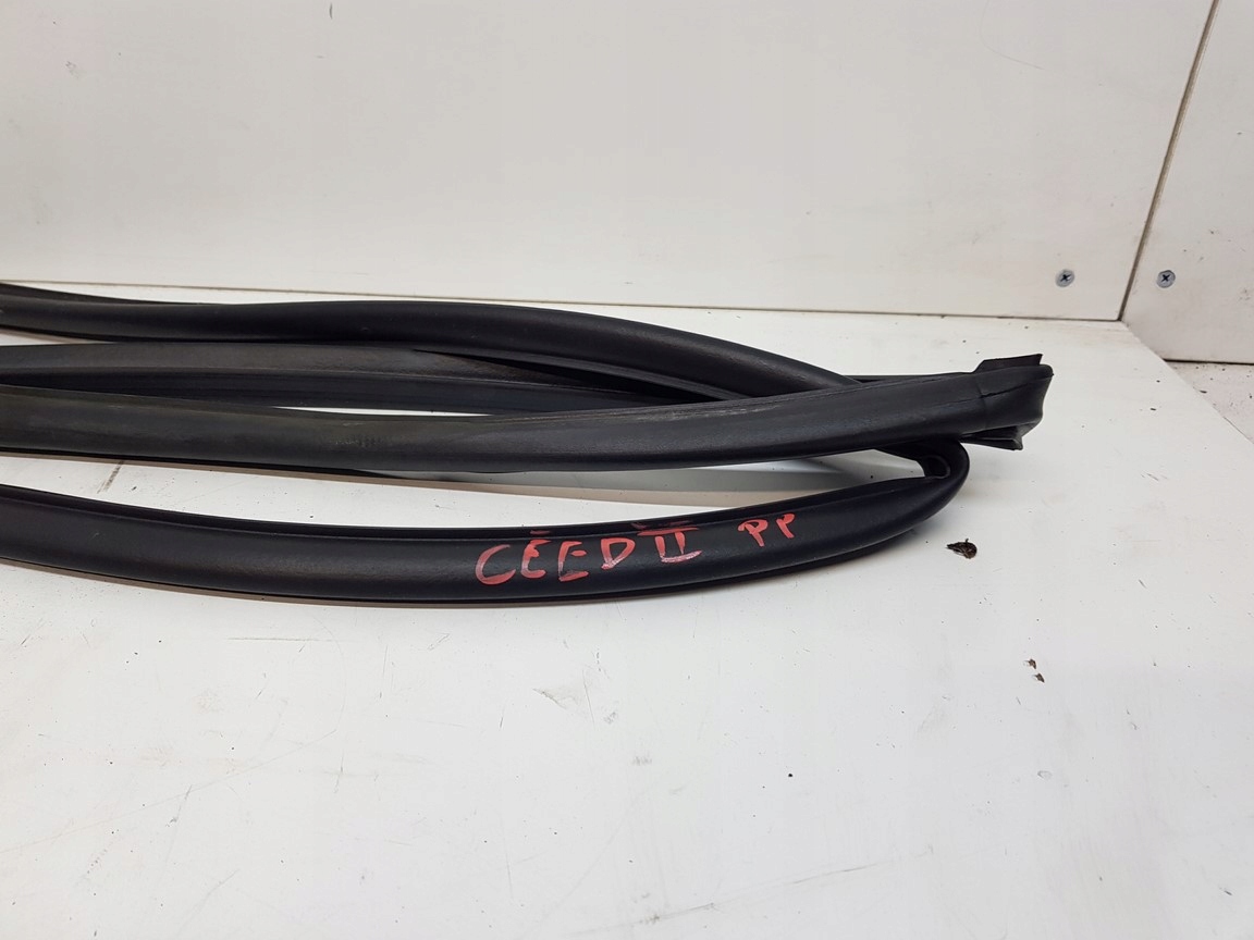 KIA CEED II HB KOMBI gasket door right front 2012