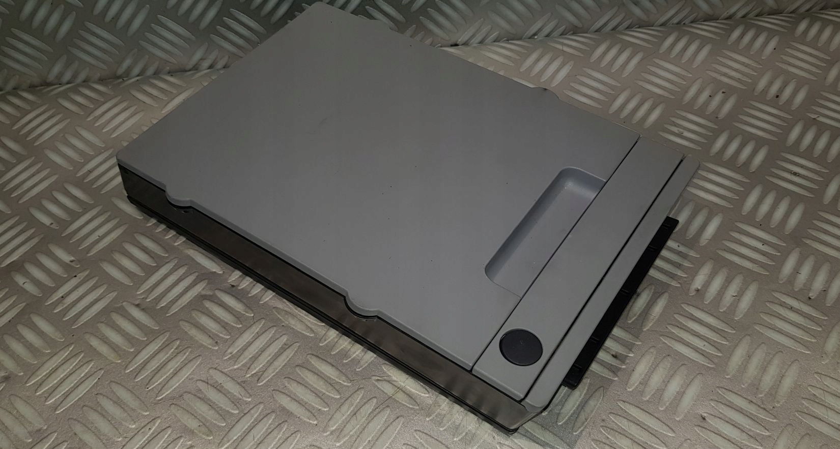 BMW 5 E60 E61 бардачок дивана зад на Grau 7160551