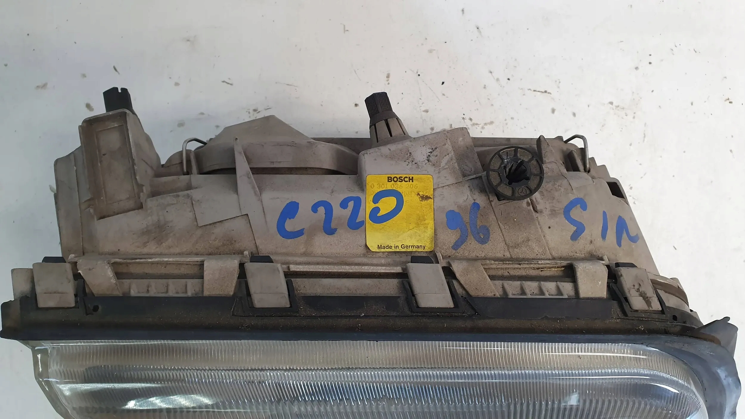 light front right 0301036200 MERCEDES C-KLASA W202 93