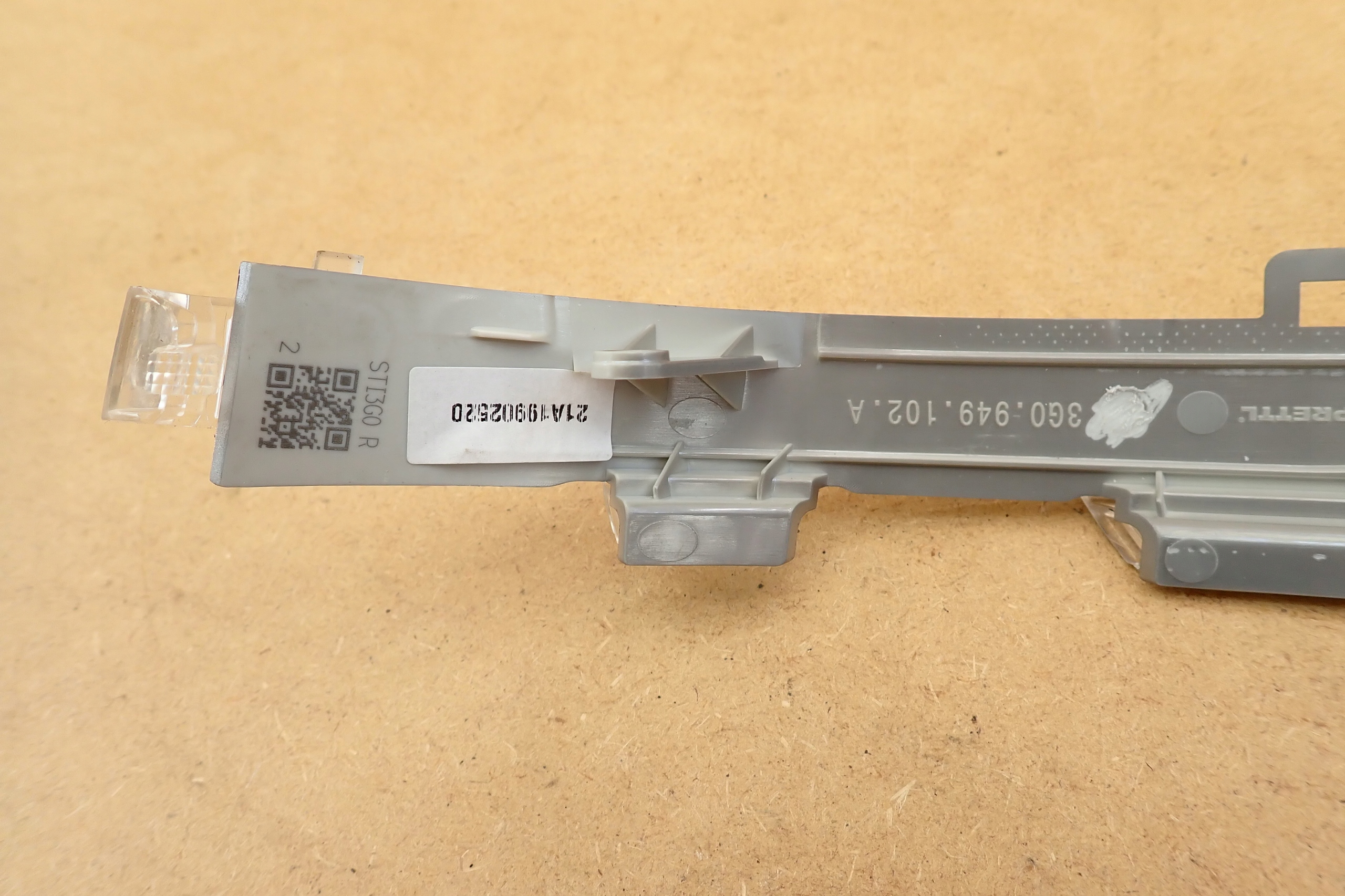 vw PASSAT B8 B6 05- поворотник боковой зеркала правый 3G0949102A