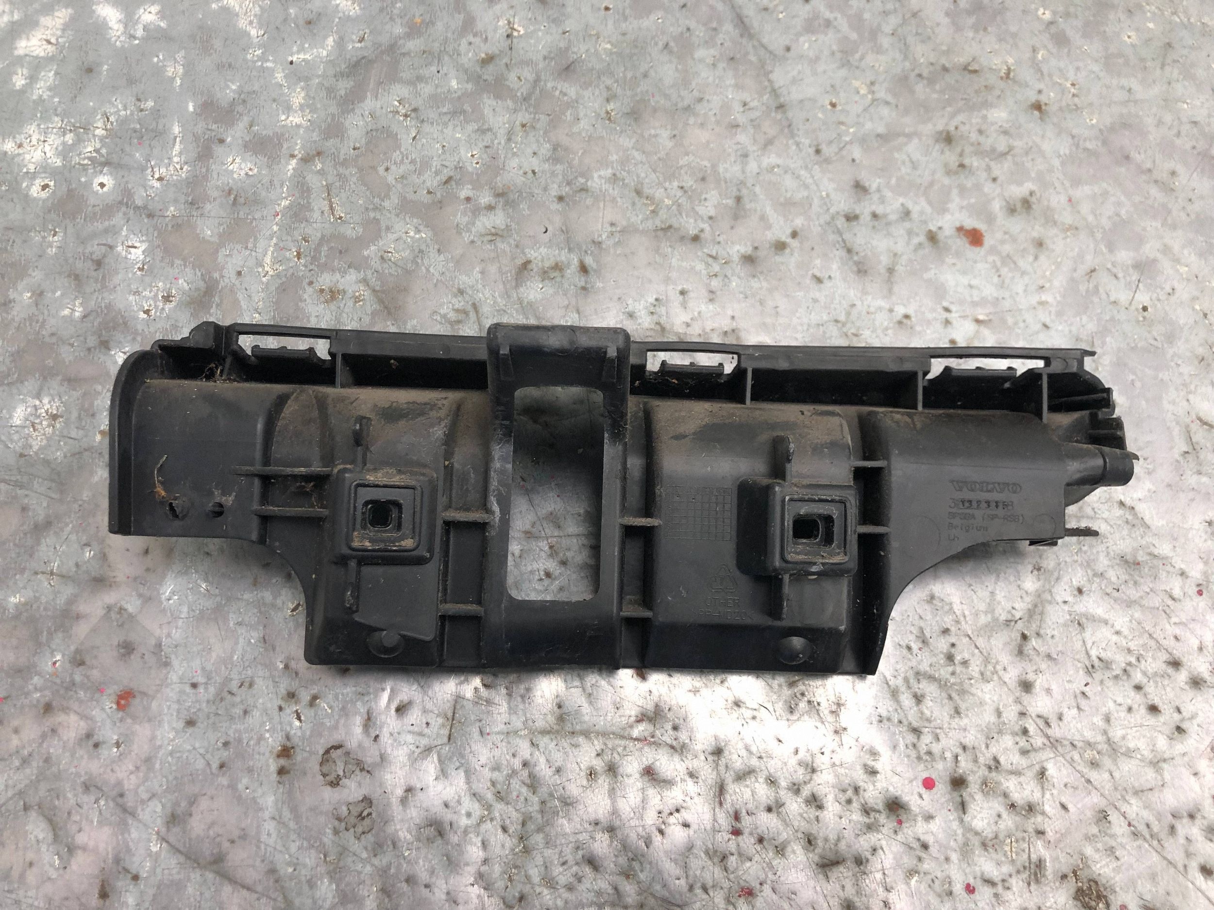 bumper bracket left rear part VOLVO C30 LIFT 31323158