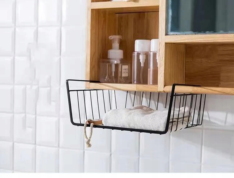 KOSZYK PODWIESZANY POD PÓŁKĘ BIURKO ORGANIZER CZARNY METALOWY POJEMNIK 30CM Szerokość mebla 30 cm