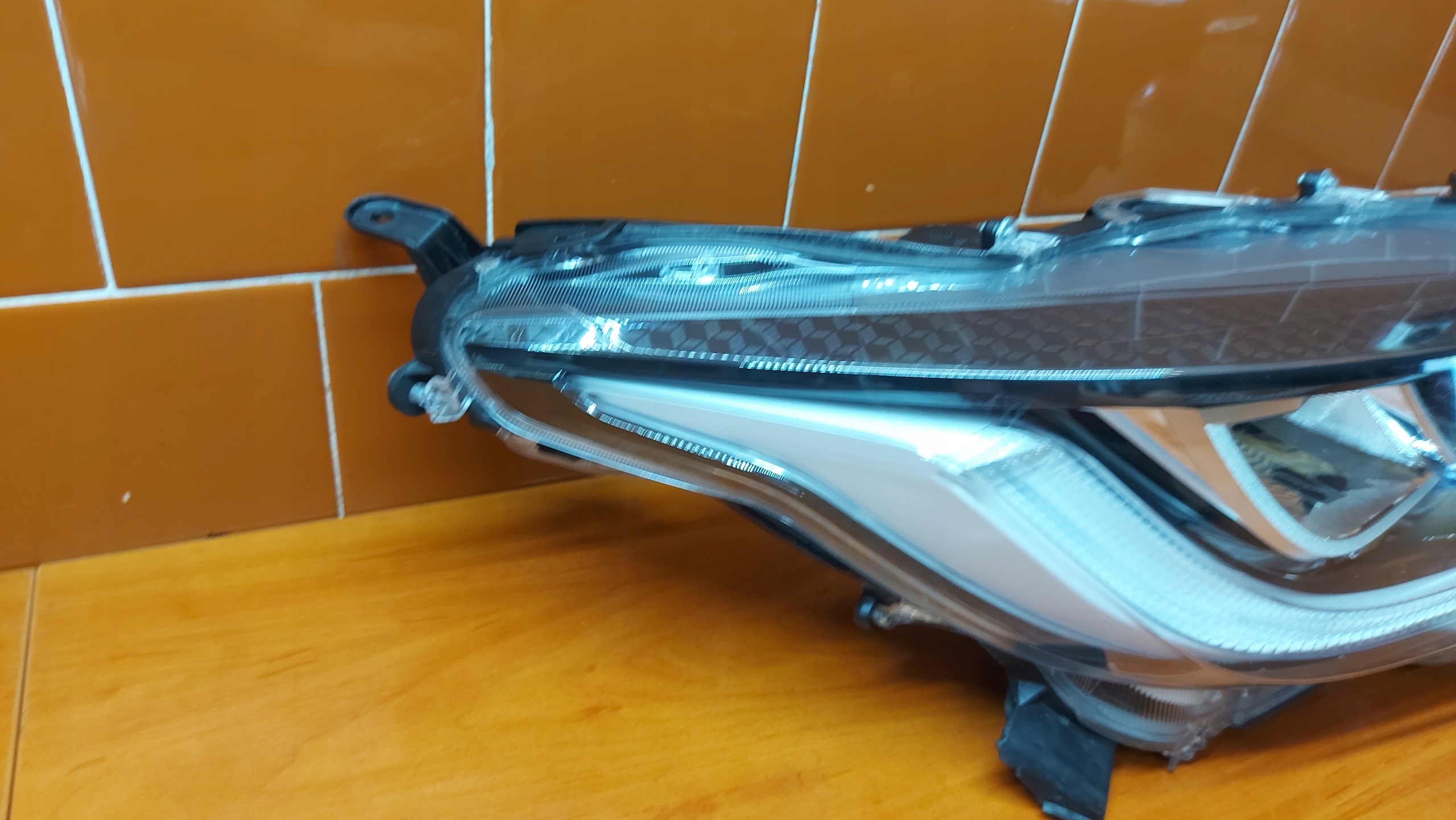 REFLEKTOR light right right front TOYOTA YARIS IV 20