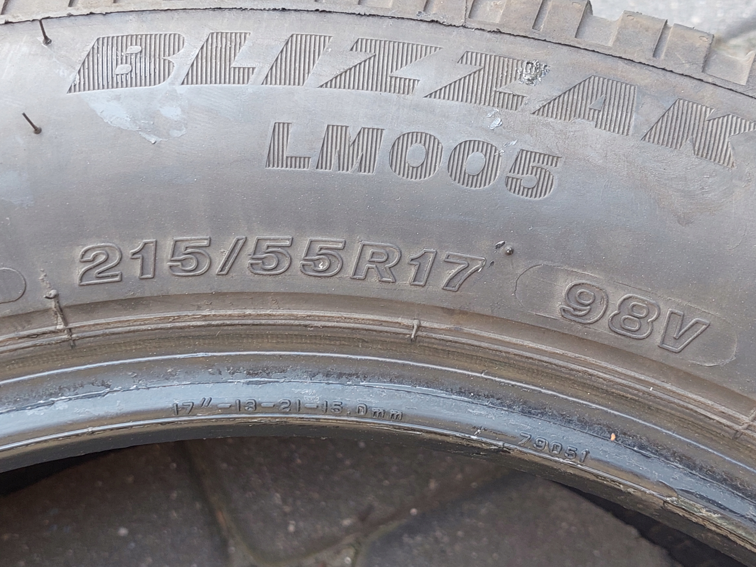 Opony Bridgestone Blizzak LM005 - 215/55/17 Model Blizzak LM005