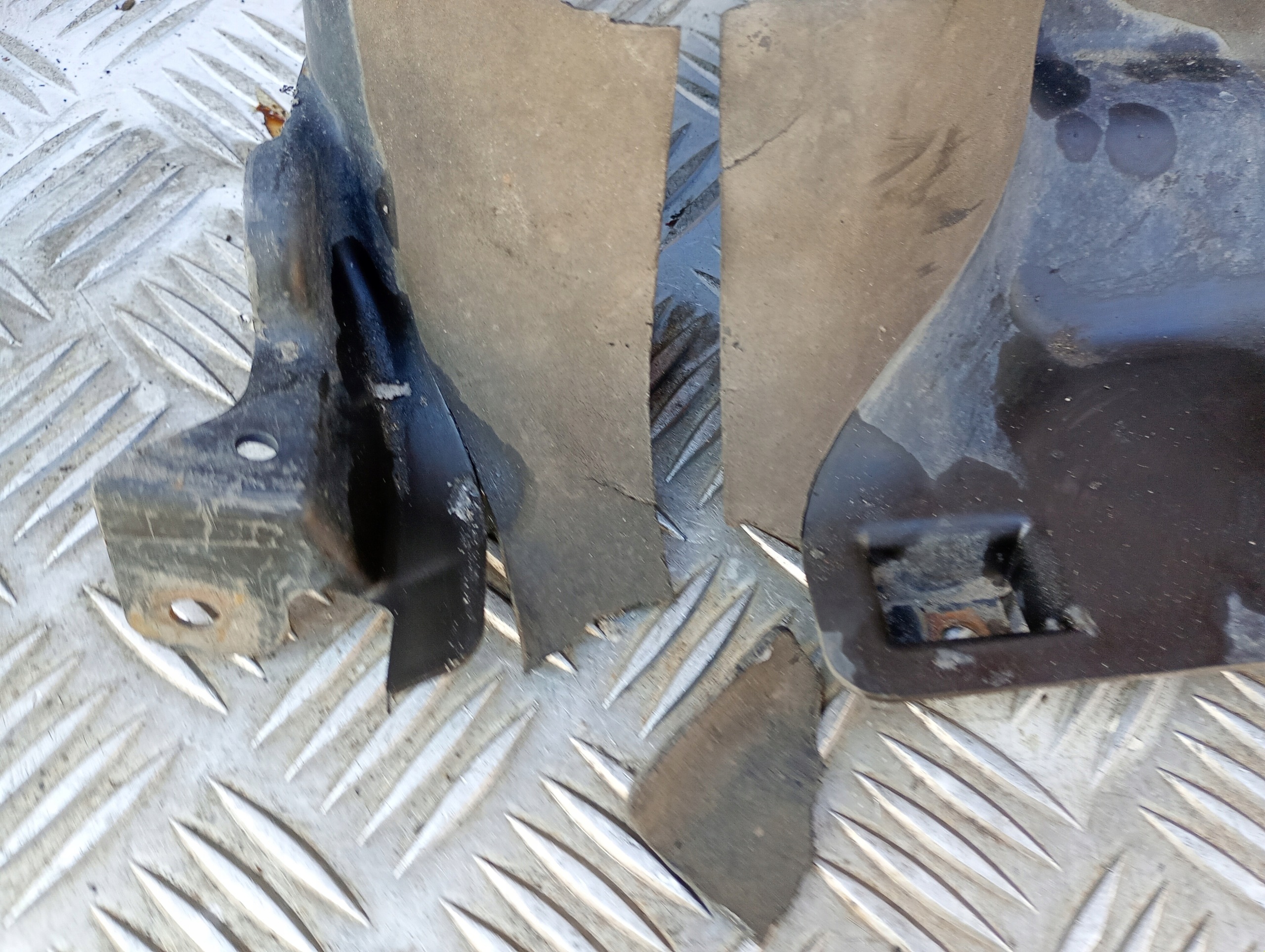 Blende Abdeckung przekladni links oder rechts vorne BMW E61 E60