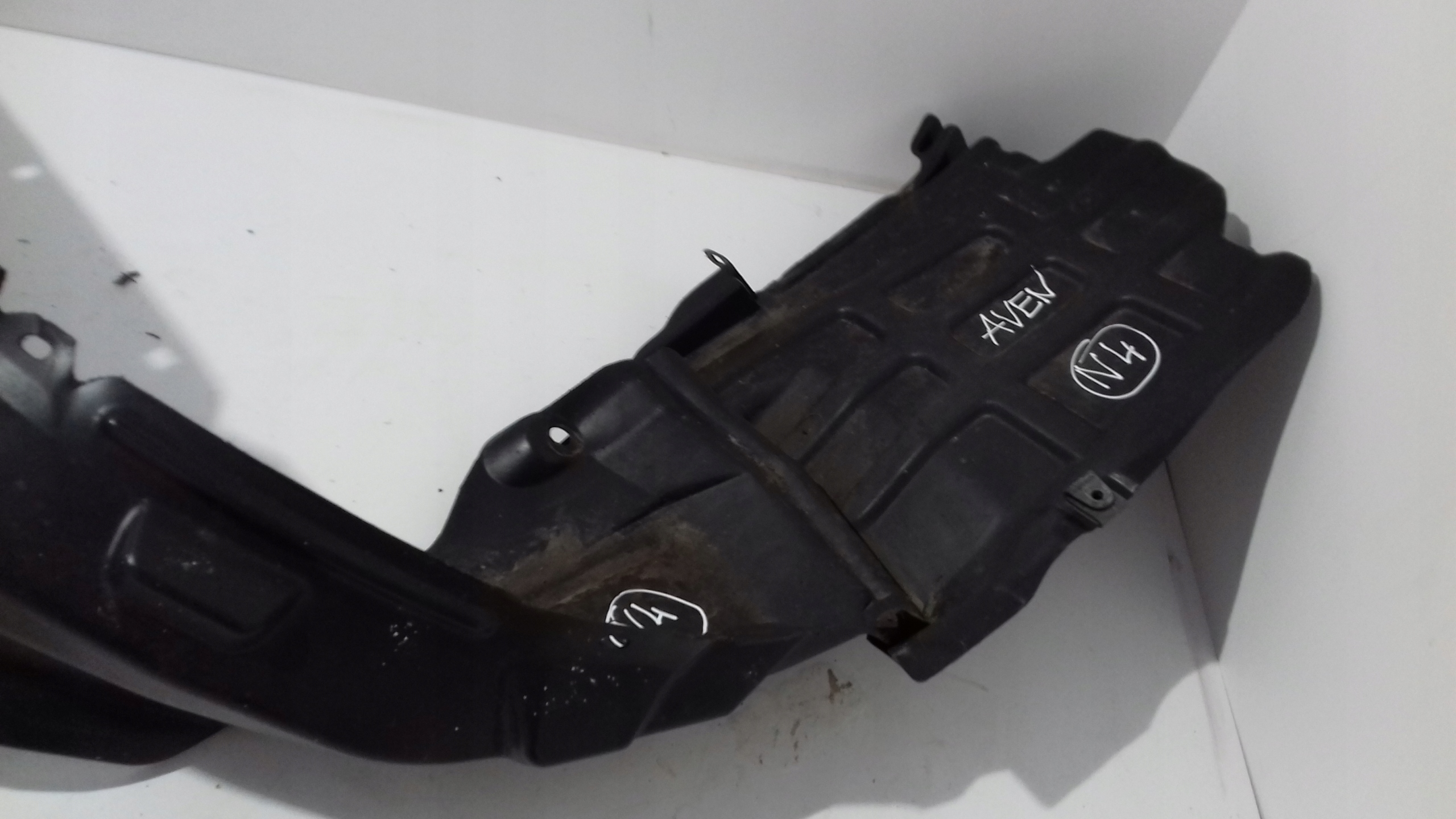 Toyota Avensis T22 mudguard front left cover