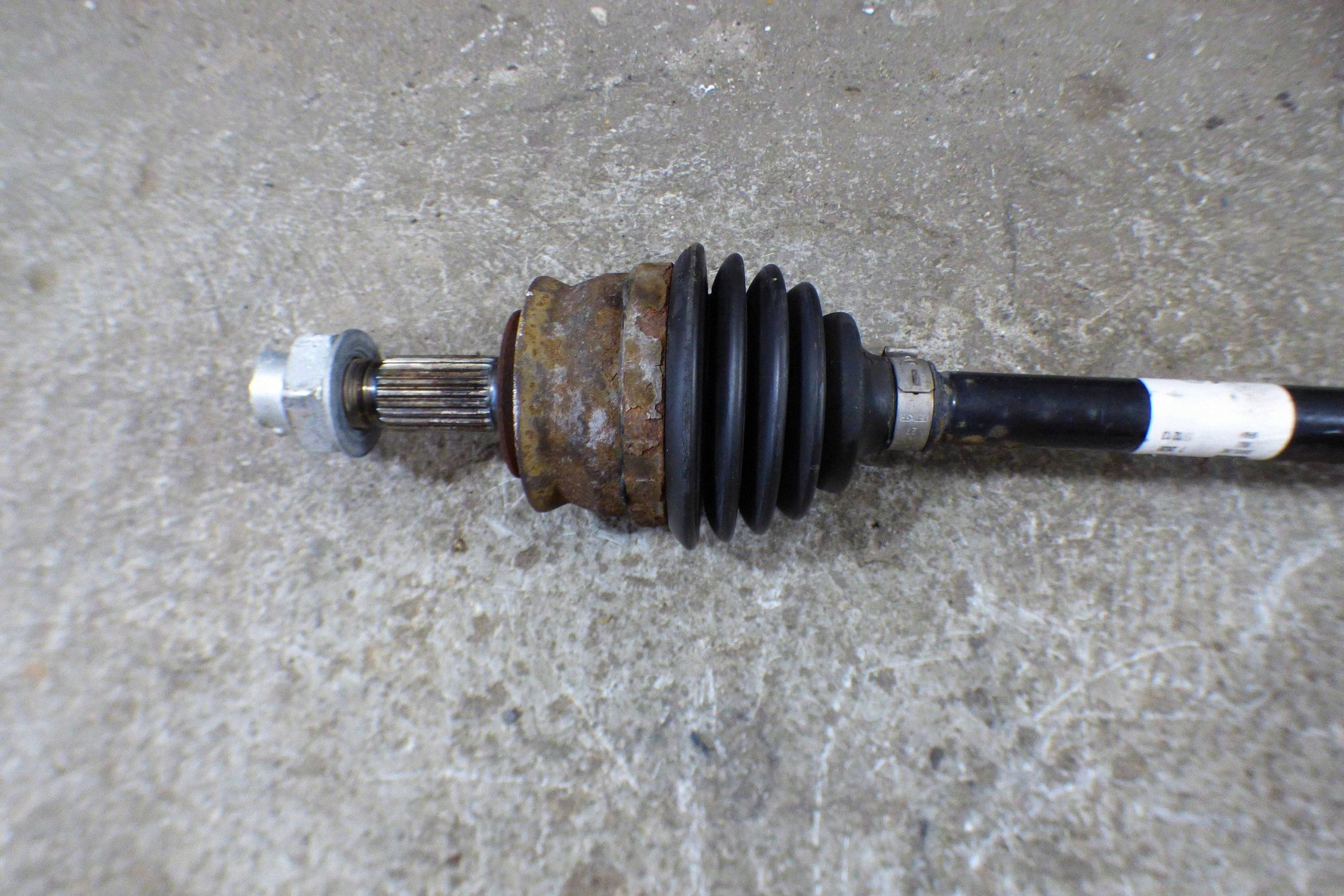 Opel Corsa E 1.2 B semi-axis napedowa left 13248675 st.BDB original