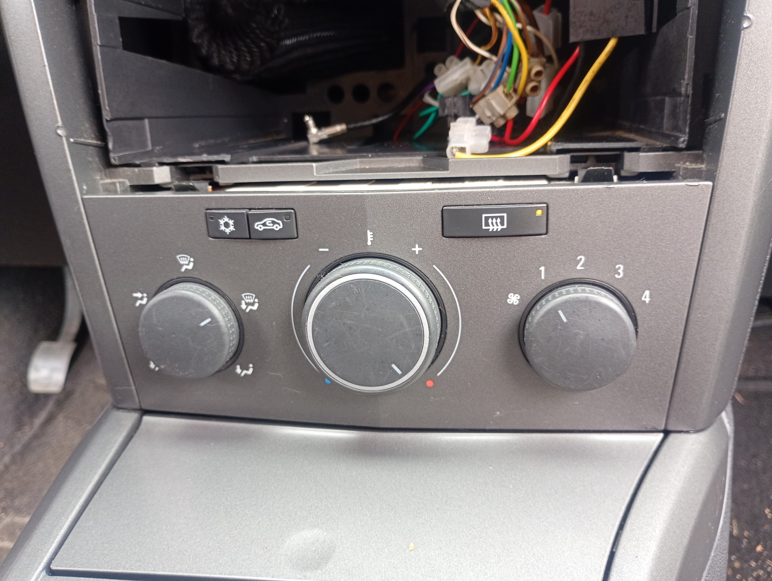 Panel switch regulacja air conditioning devices ogrzewania Opel Astra H GTC FL 05-10