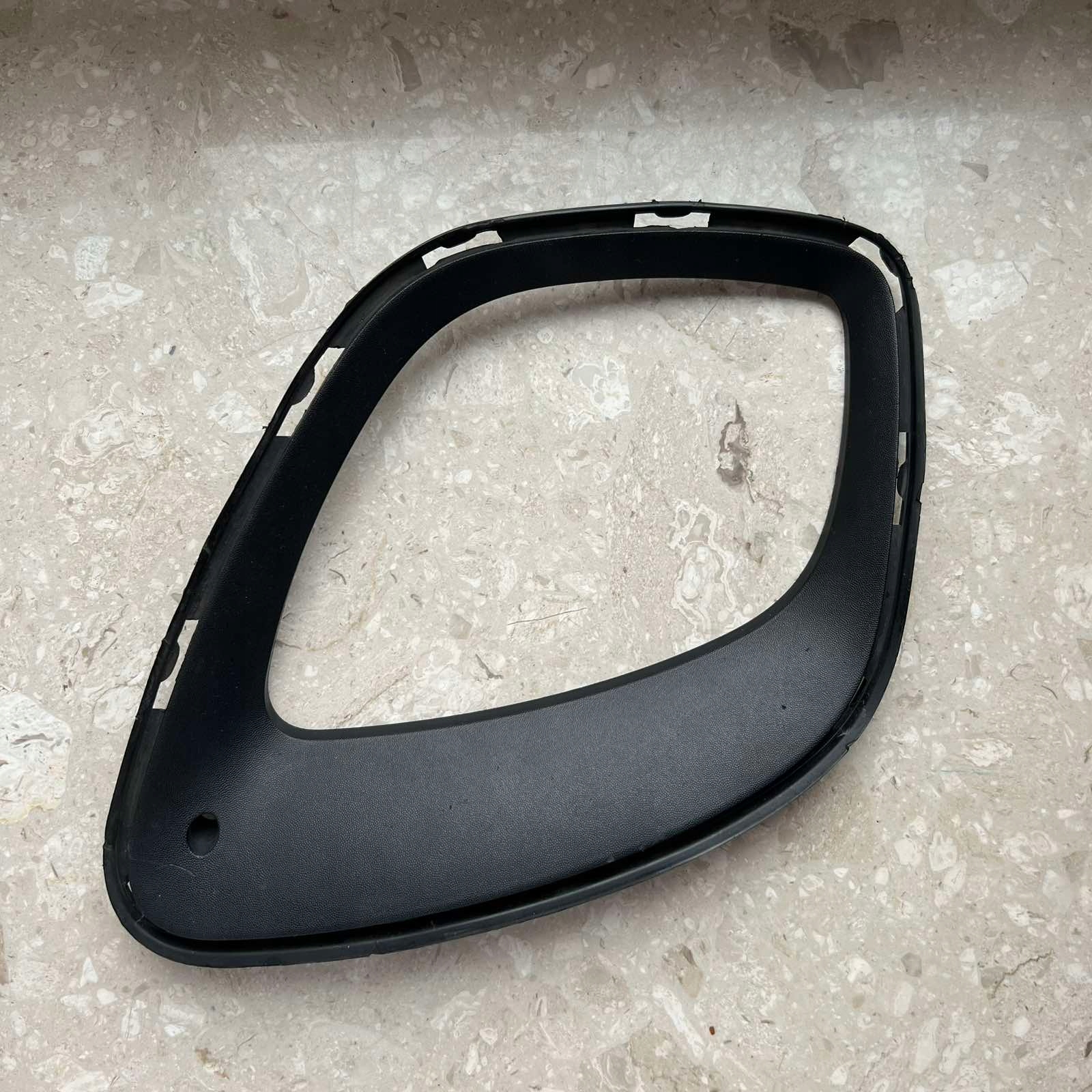 KIA PICANTO III 11-15 grid W bumper right front 86528-1Y320
