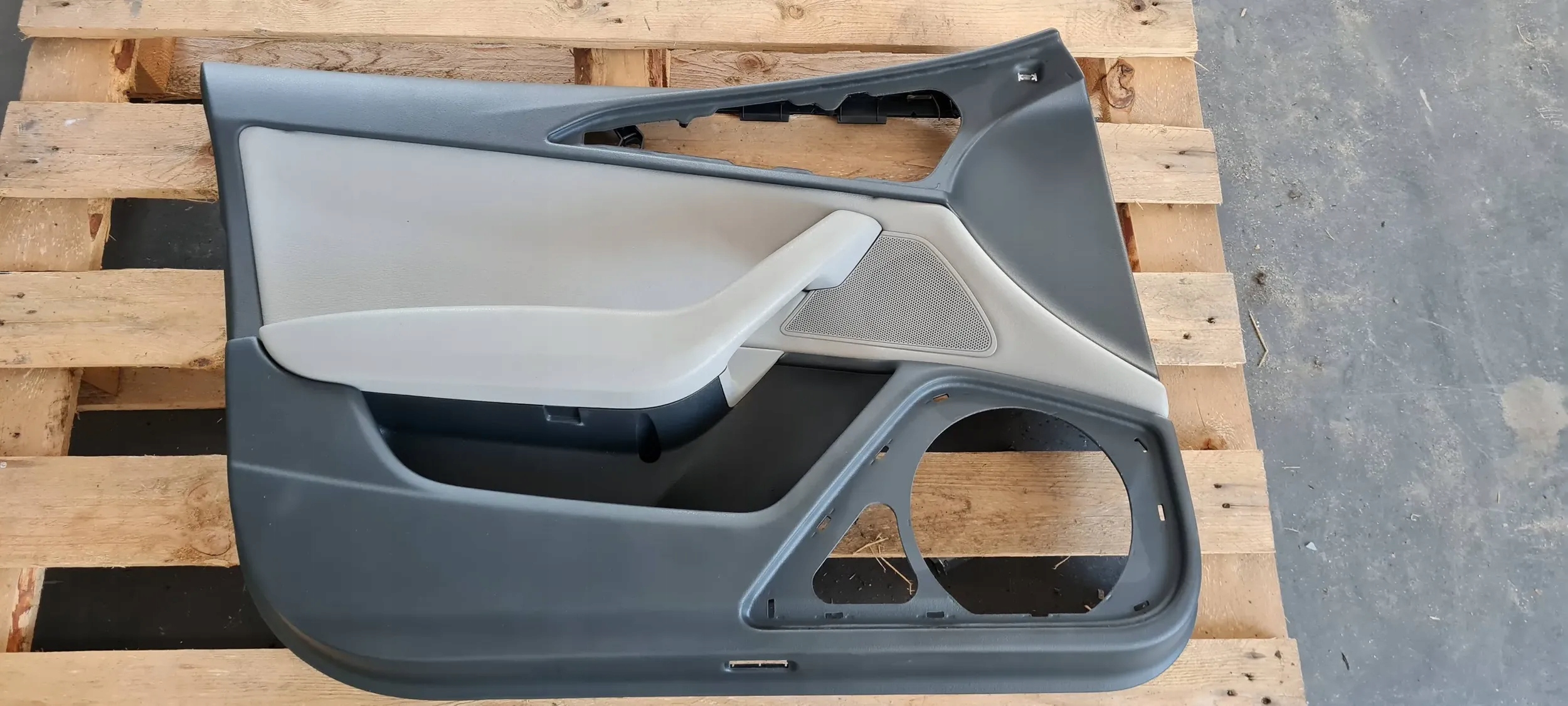 A6 C7g LIF ОБШИВКА ДВЕРІ ЛІВИЙ ПЕРЕД ПЕРЕДНІЙ FLINTGRAUg1867104c