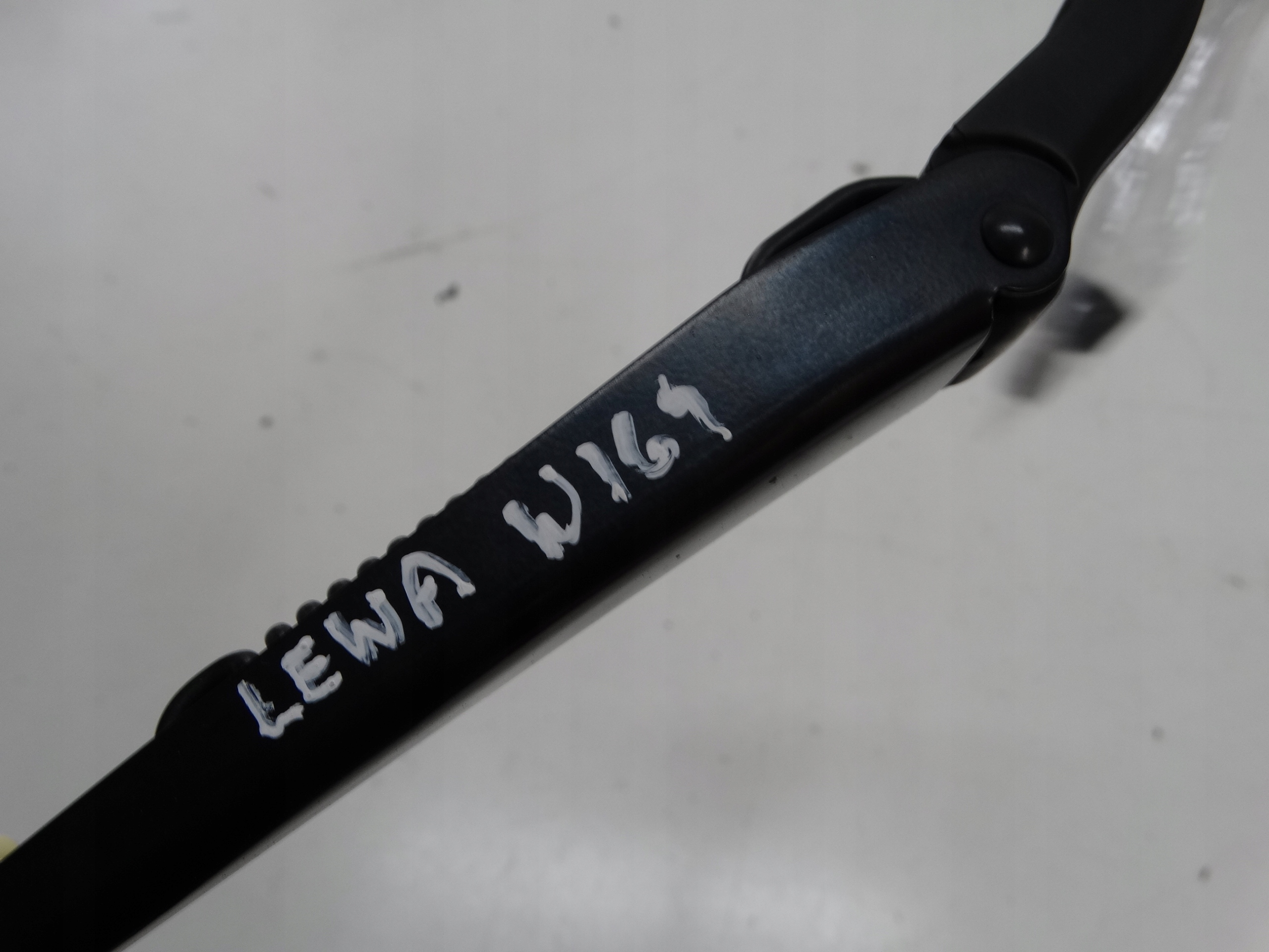 wiper arm left MERCEDES W169 A1698200140