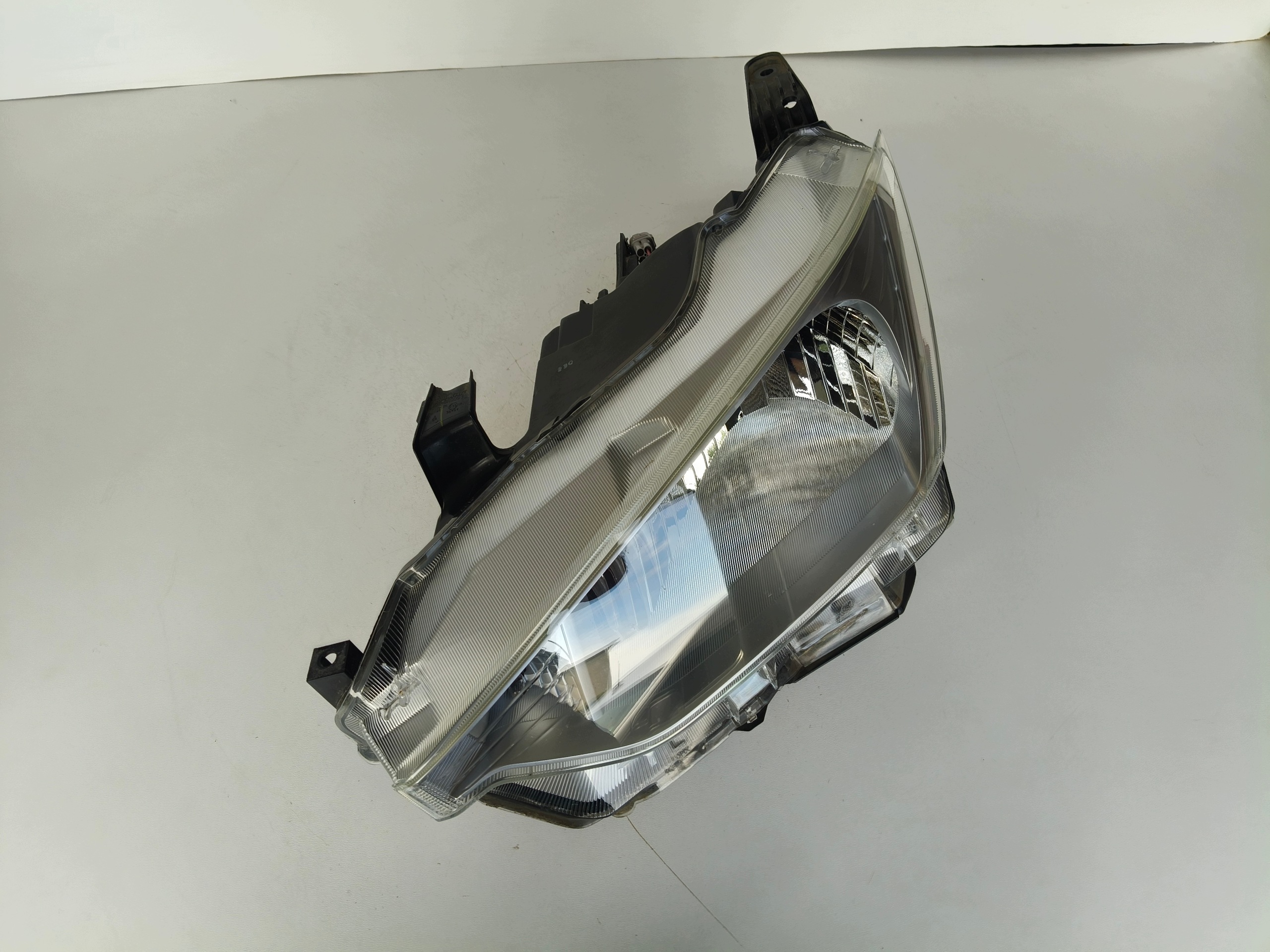 light left REFLEKTOR ISUZU D-MAX III 20