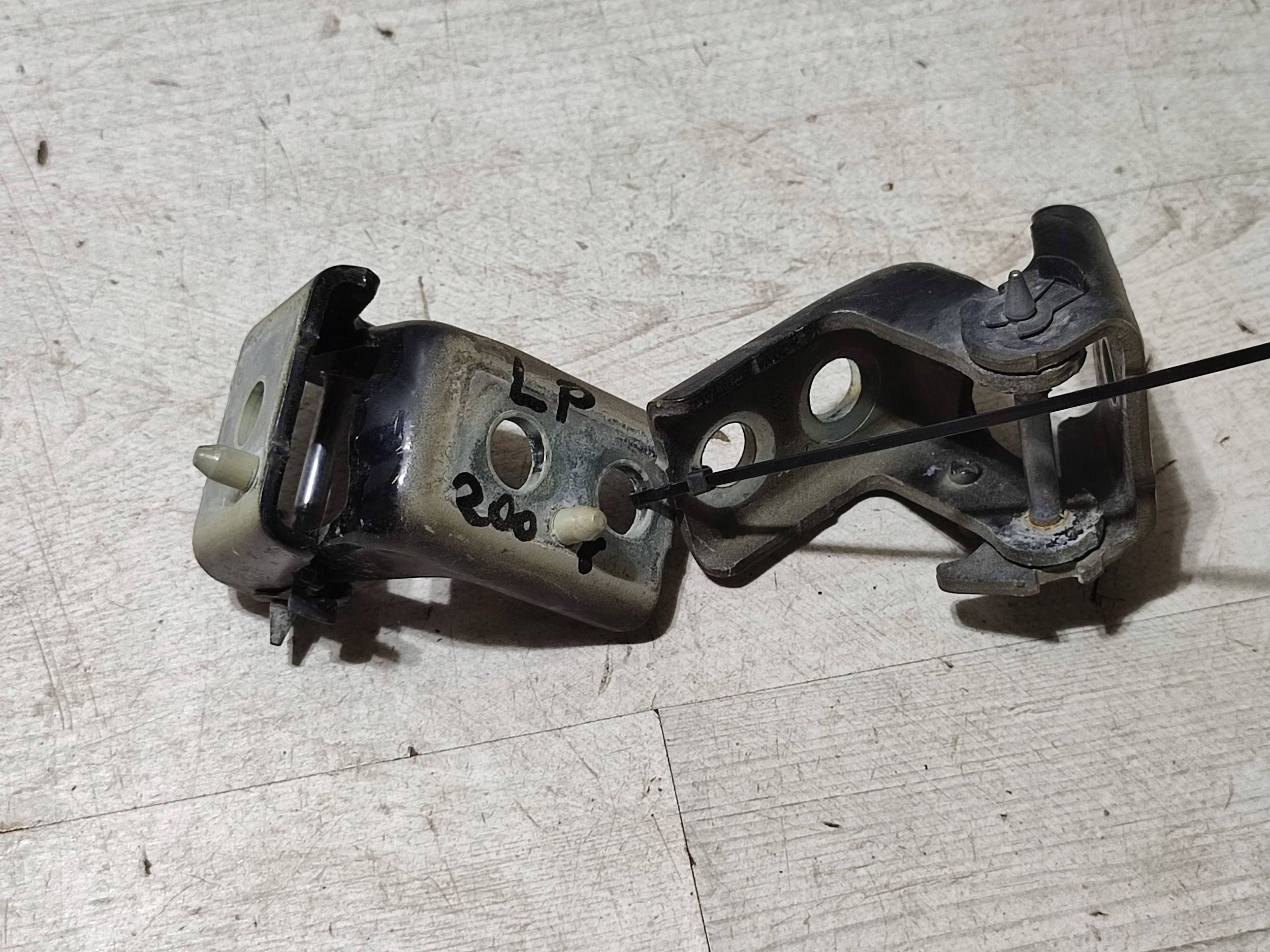 Peugeot 2008 II 2020 front side left hinges door przednich